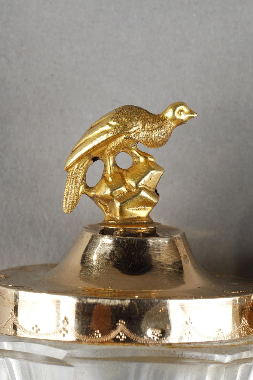 Flacon à parfum en or et cristal taillé du 18e siècle.  Bon état - En vente à Paris, FR