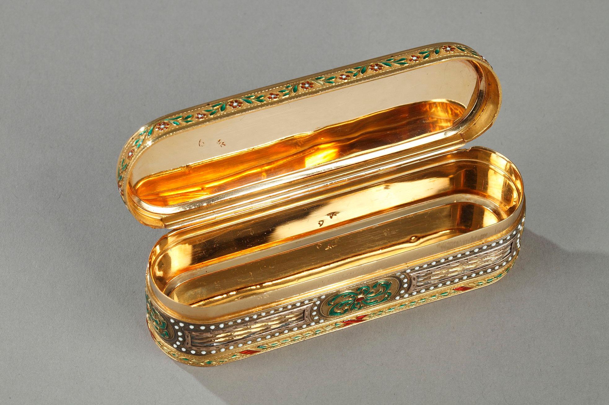 18th Century Gold and Enamel Snuff-Box 4