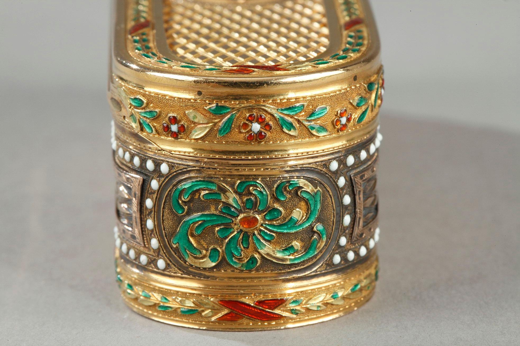 18th Century Gold and Enamel Snuff-Box 10