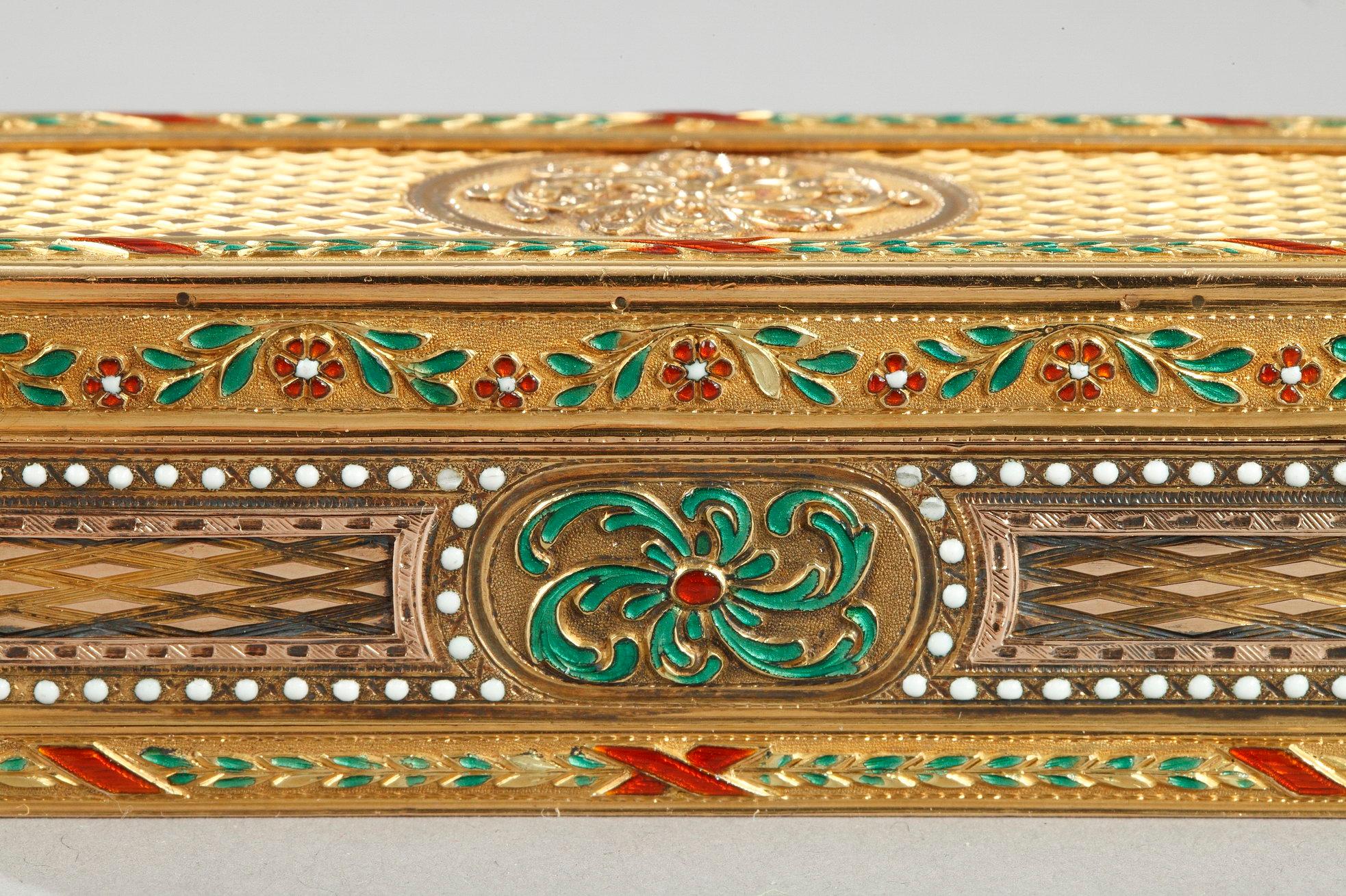 18th Century Gold and Enamel Snuff-Box 11