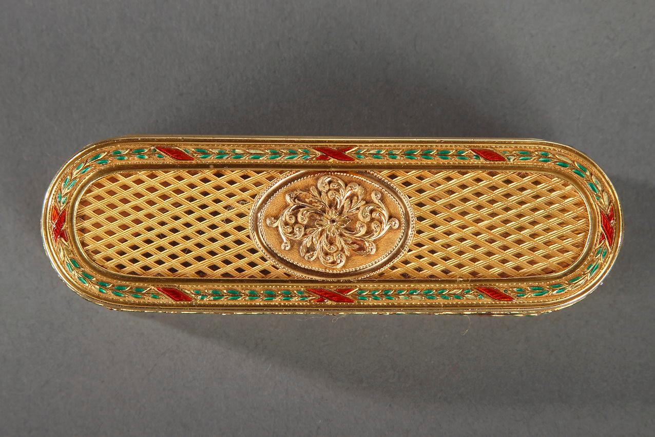 18th Century Gold and Enamel Snuff-Box 1