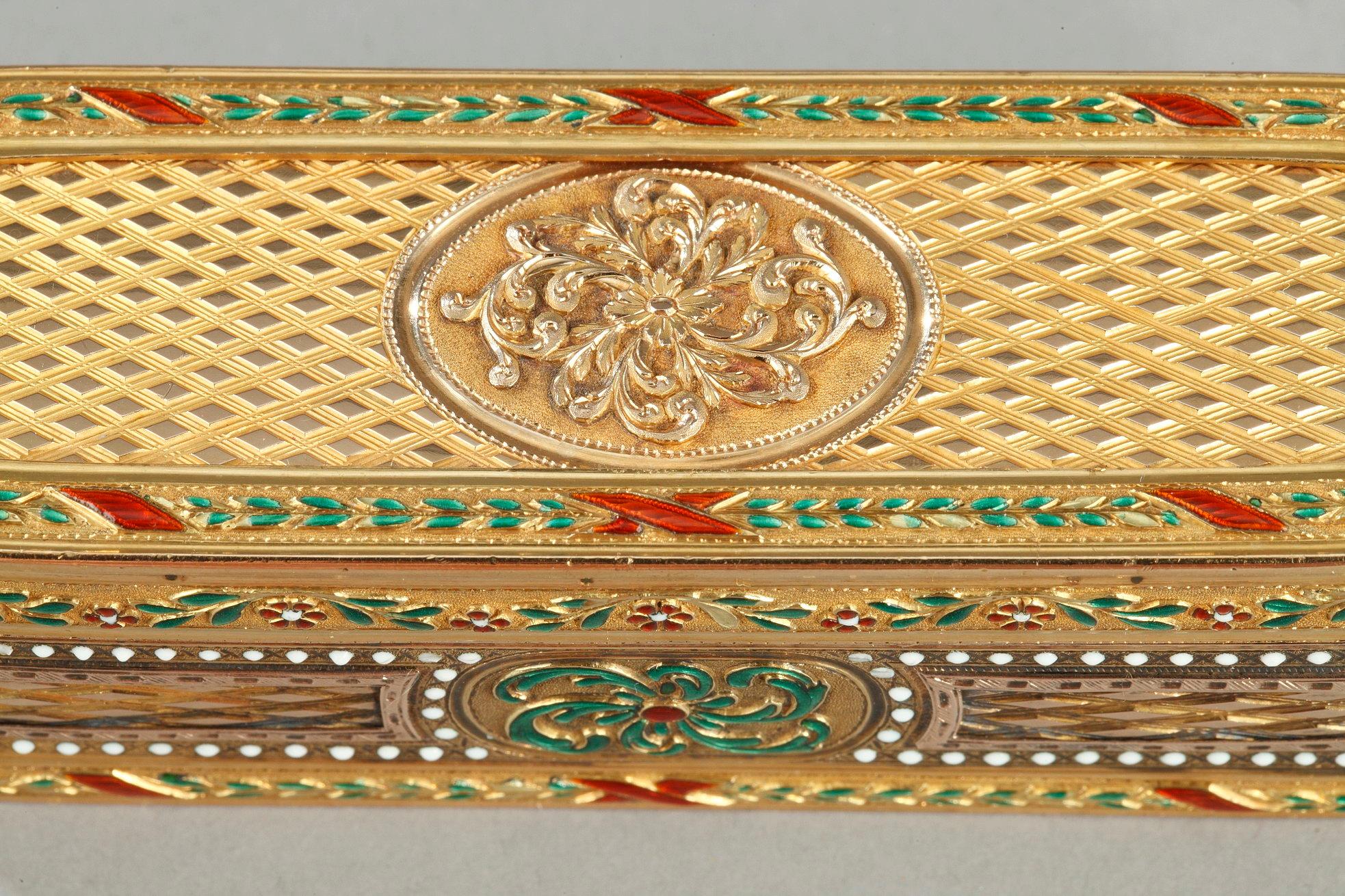 18th Century Gold and Enamel Snuff-Box 2