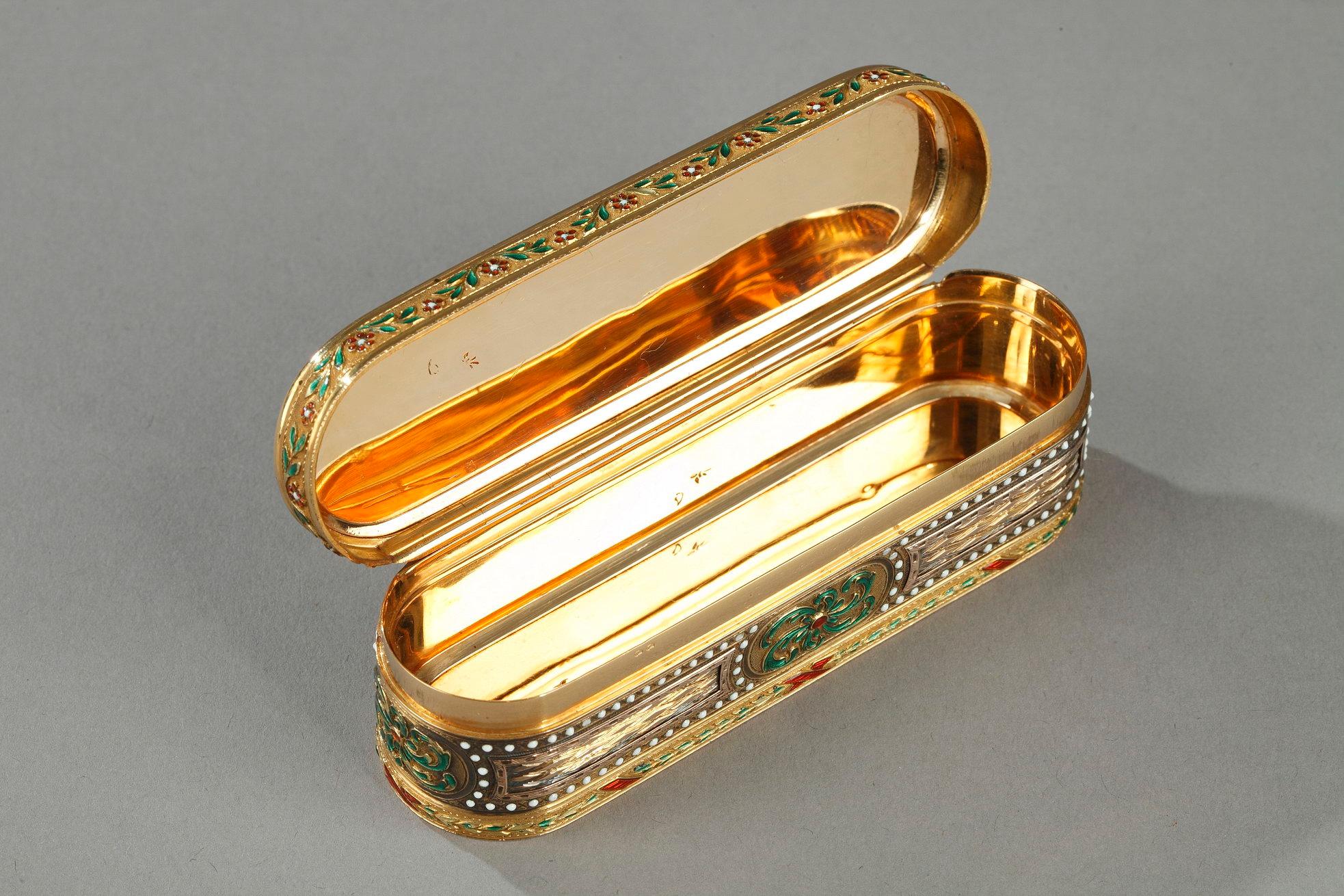 18th Century Gold and Enamel Snuff-Box 3