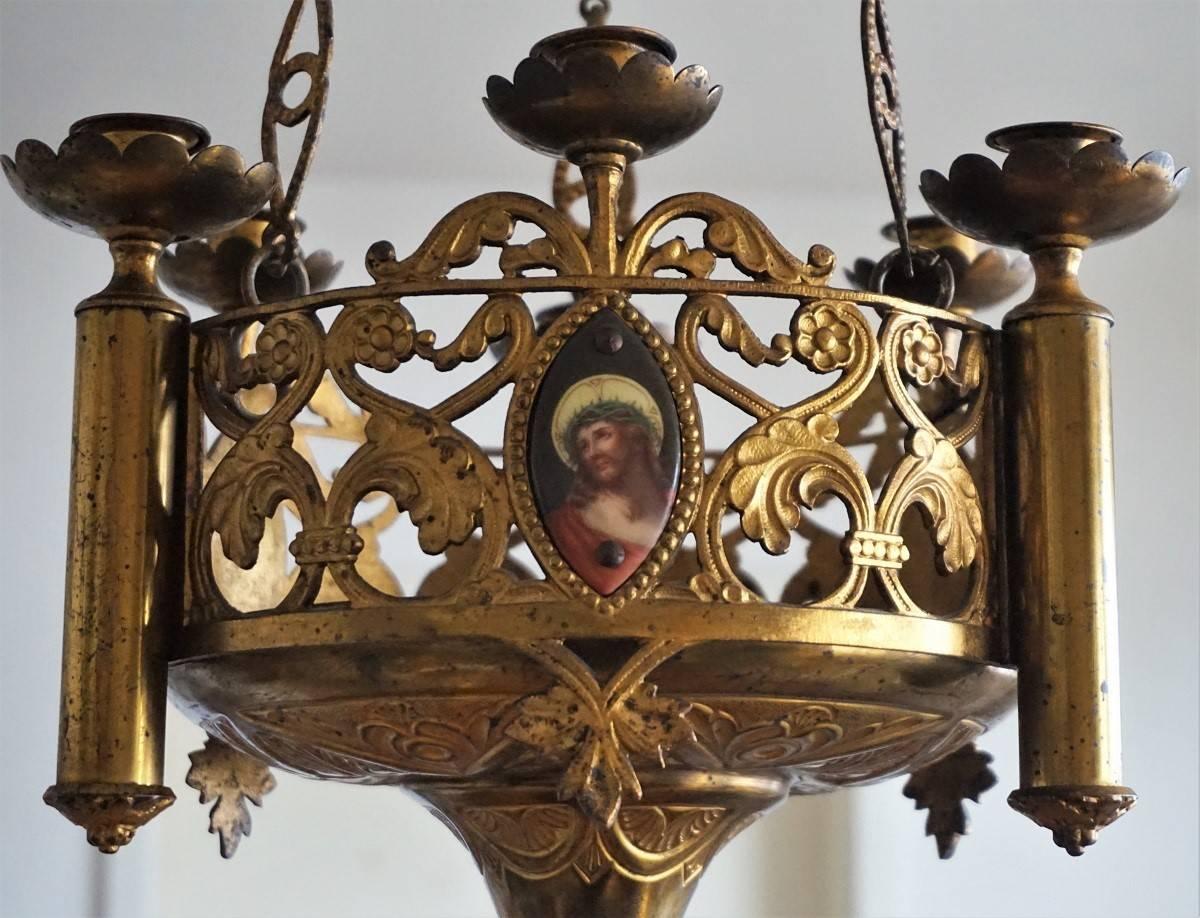 Espagnol lustre à bougies pour sanctuaire d'église en bronze doré du 18e siècle (néo-gothique)