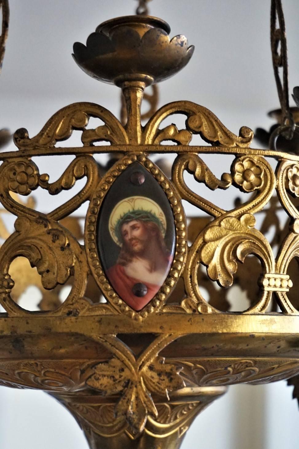 18. Jahrhundert Gothic Revival vergoldete Bronze Kirche Heiligtum Lampe Kerze Kronleuchter (Handbemalt)