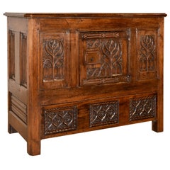 Piccola credenza gotica del XVIII secolo