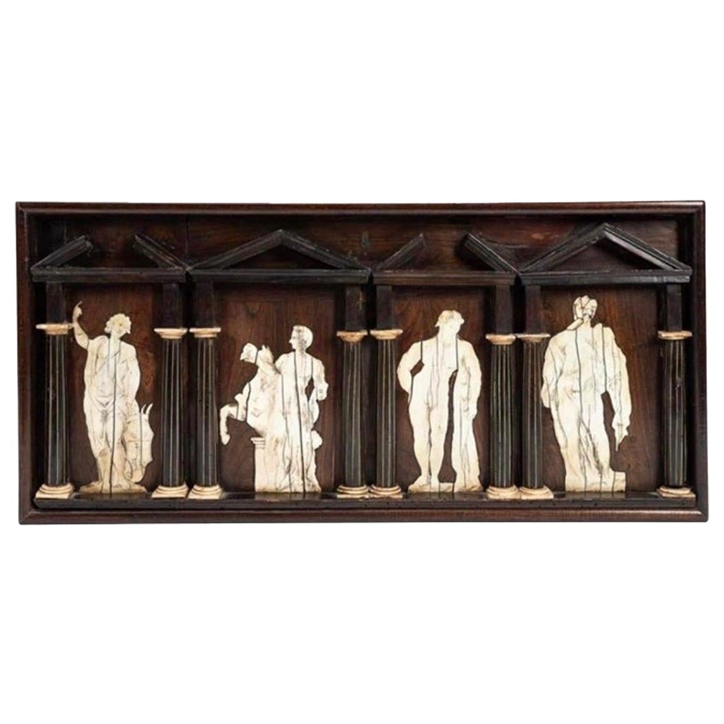 Klassische Grand Tour-Tafel des 18. Jahrhunderts mit allegorischen Intarsienfiguren im Angebot