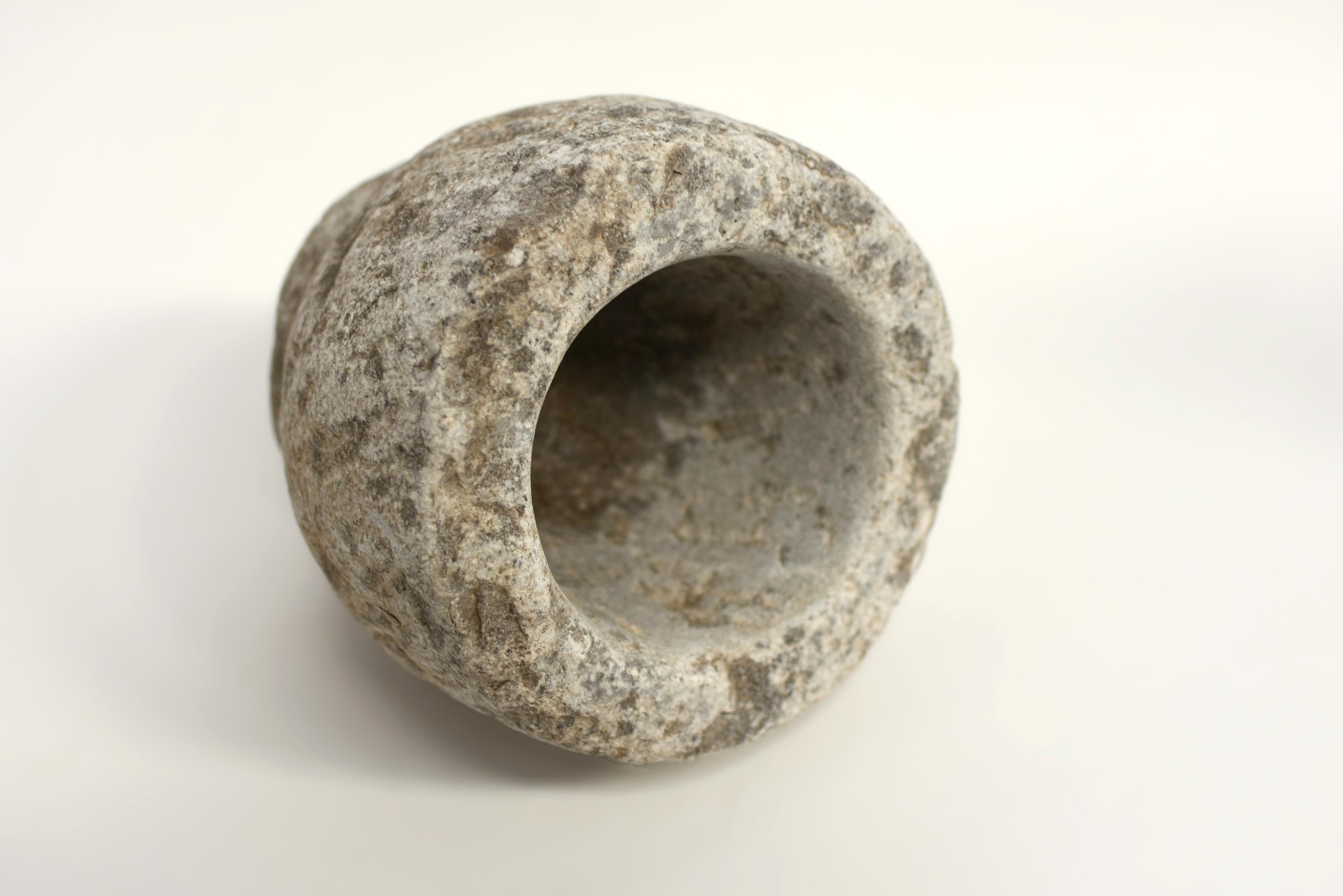 Jardinera de mortero de piedra de granito del siglo XVIII 9 lb en Bueno estado para la venta en Somis, CA