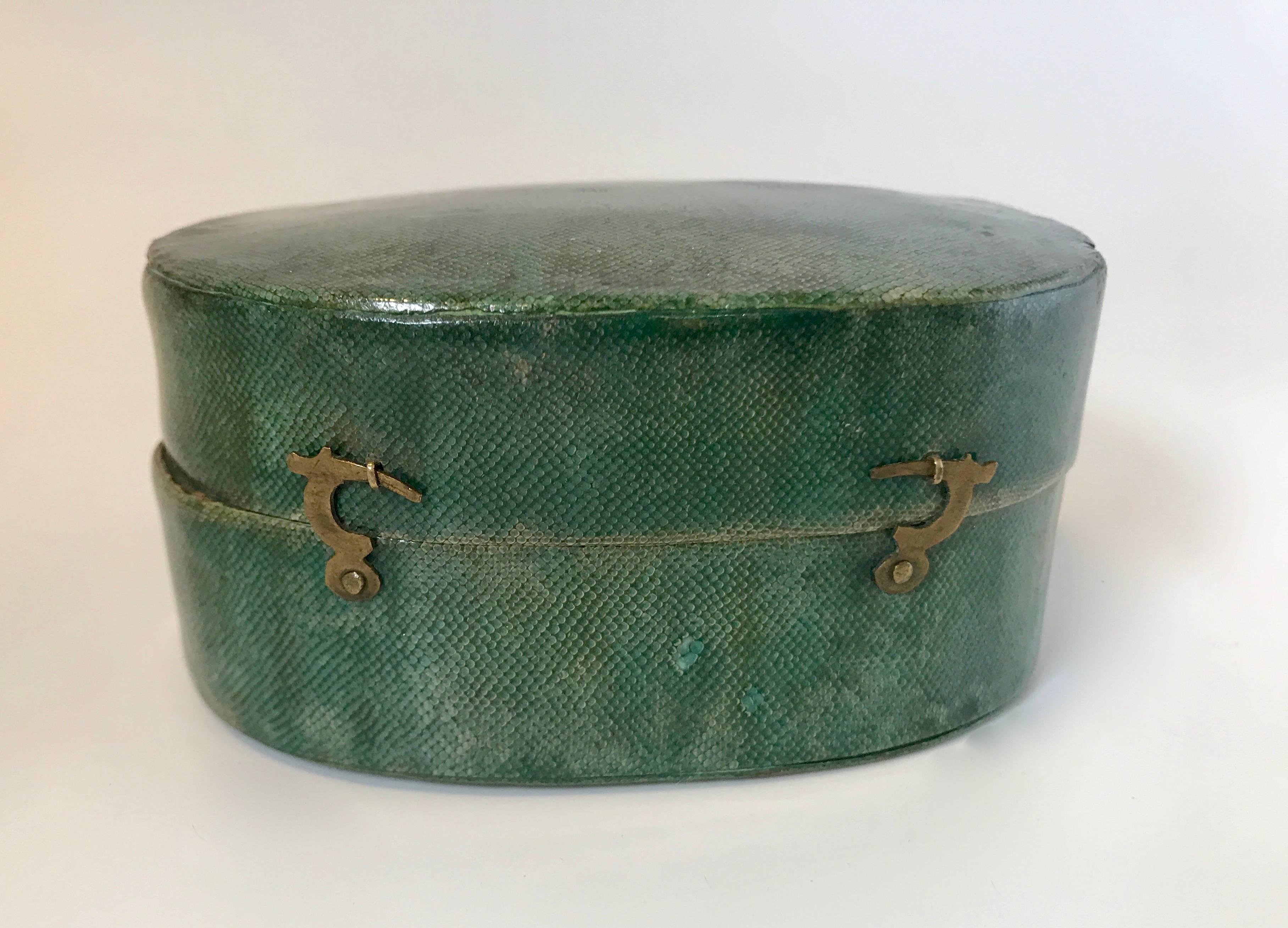 English 18th Century Green Shagreen Box with Hook and Eye Clasp For Sale