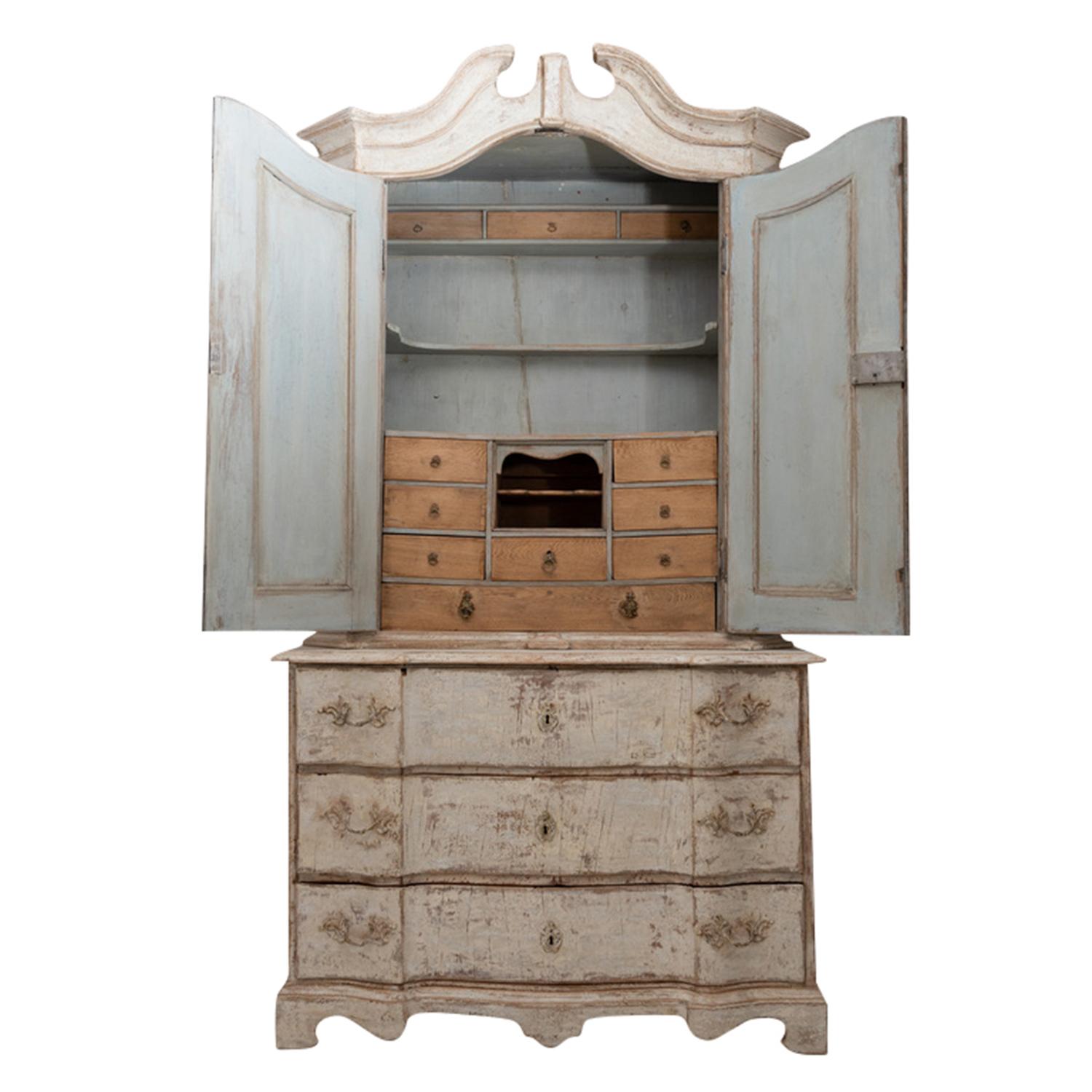 A light-brown, grey white antique Swedish Baroque two part bureau made of hand crafted painted Pinewood, in good condition. The detailed Scandinavian cabinet is composed with two upper doors, three large drawers and many small storage spaces,