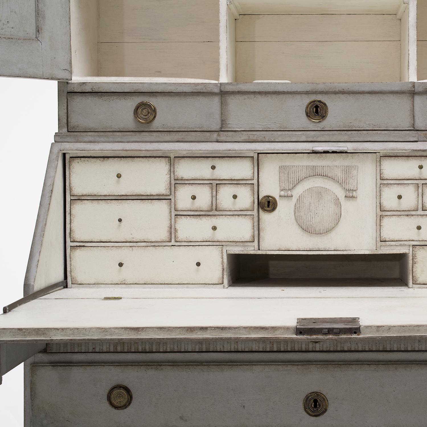 18th Century Grey Swedish Gustavian Pine Two Part Bureau - Antique Secretaire For Sale 5