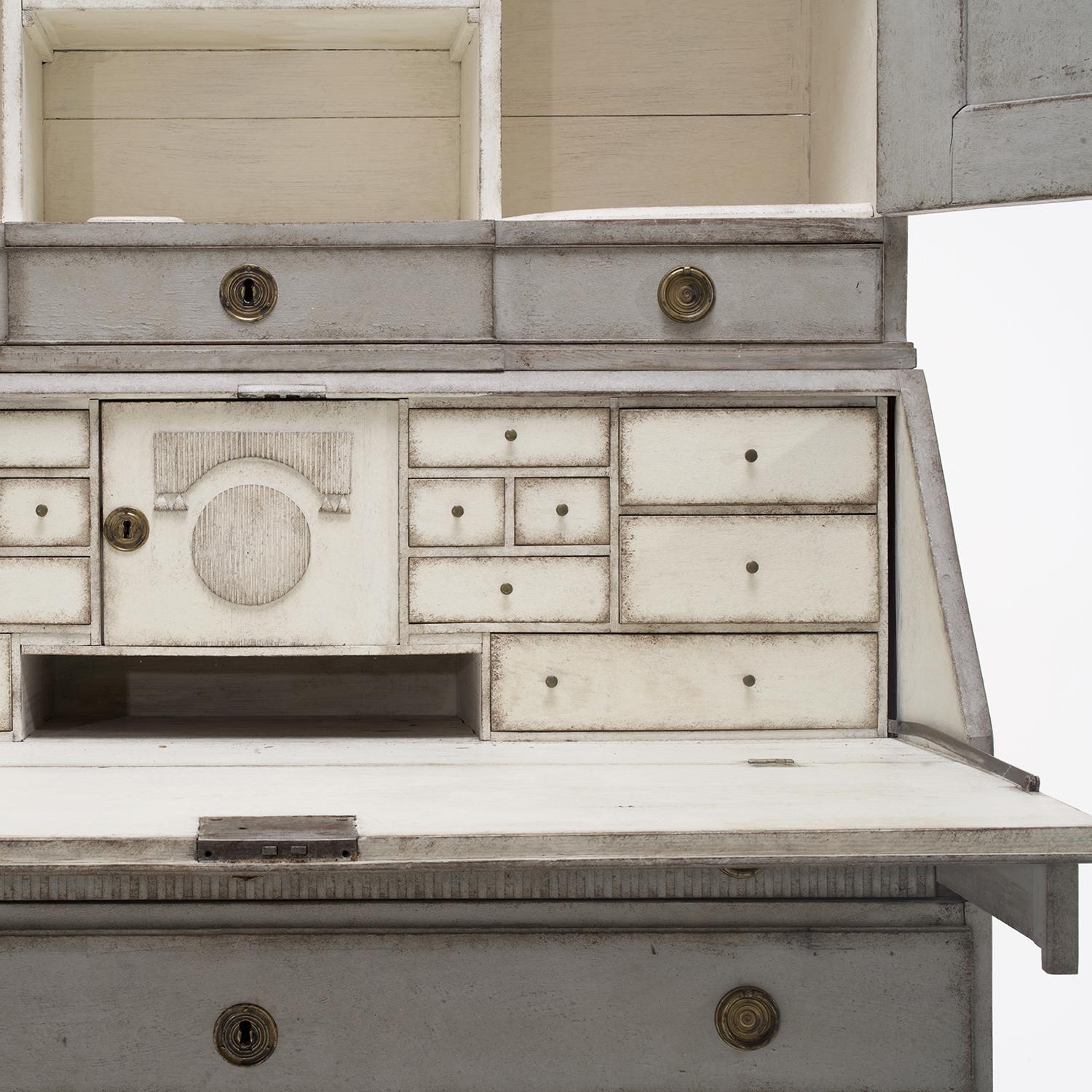 18th Century Grey Swedish Gustavian Pine Two Part Bureau - Antique Secretaire For Sale 6