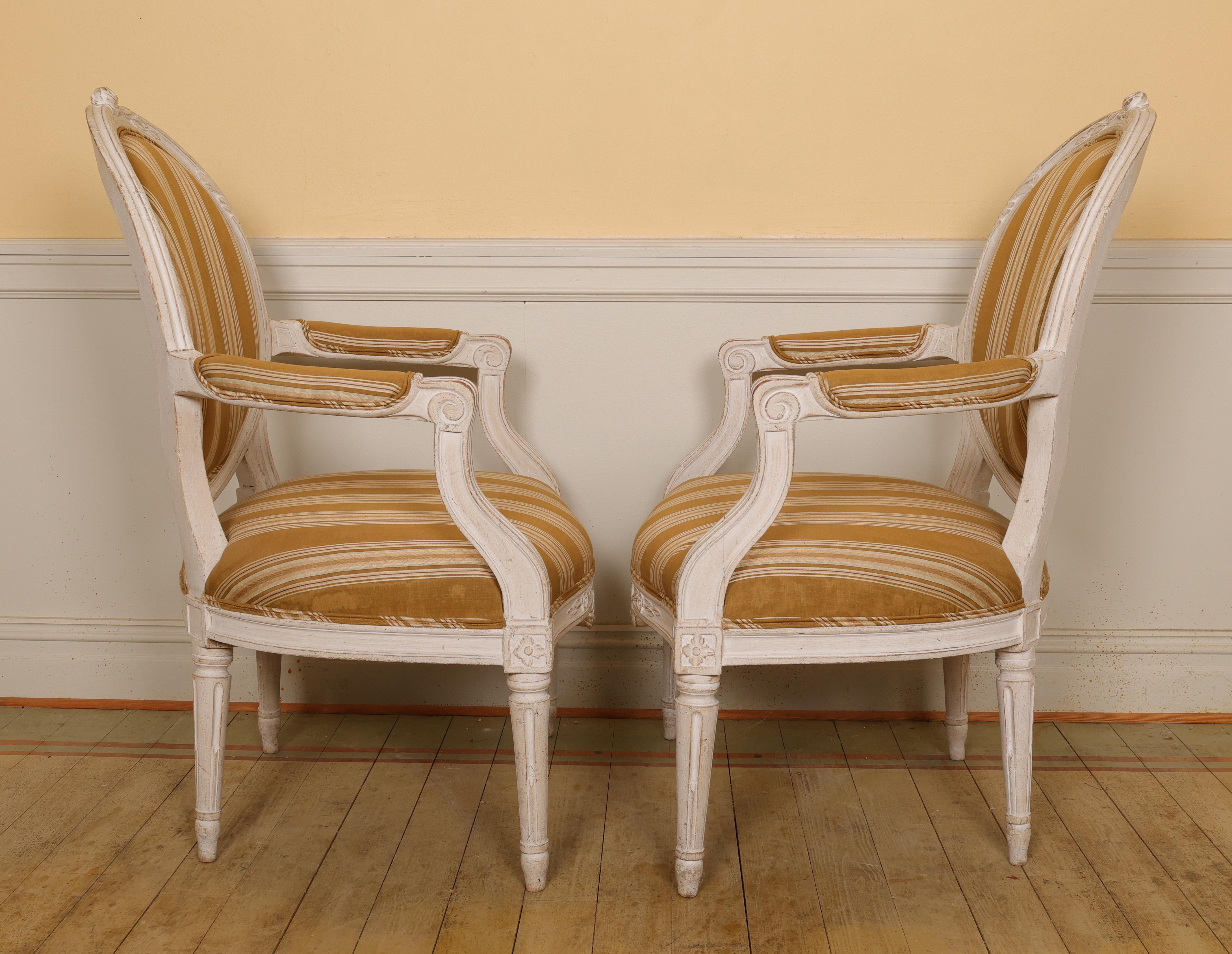 Paire de fauteuils gustaviens du 18e siècle Bon état - En vente à Ljungby, SE