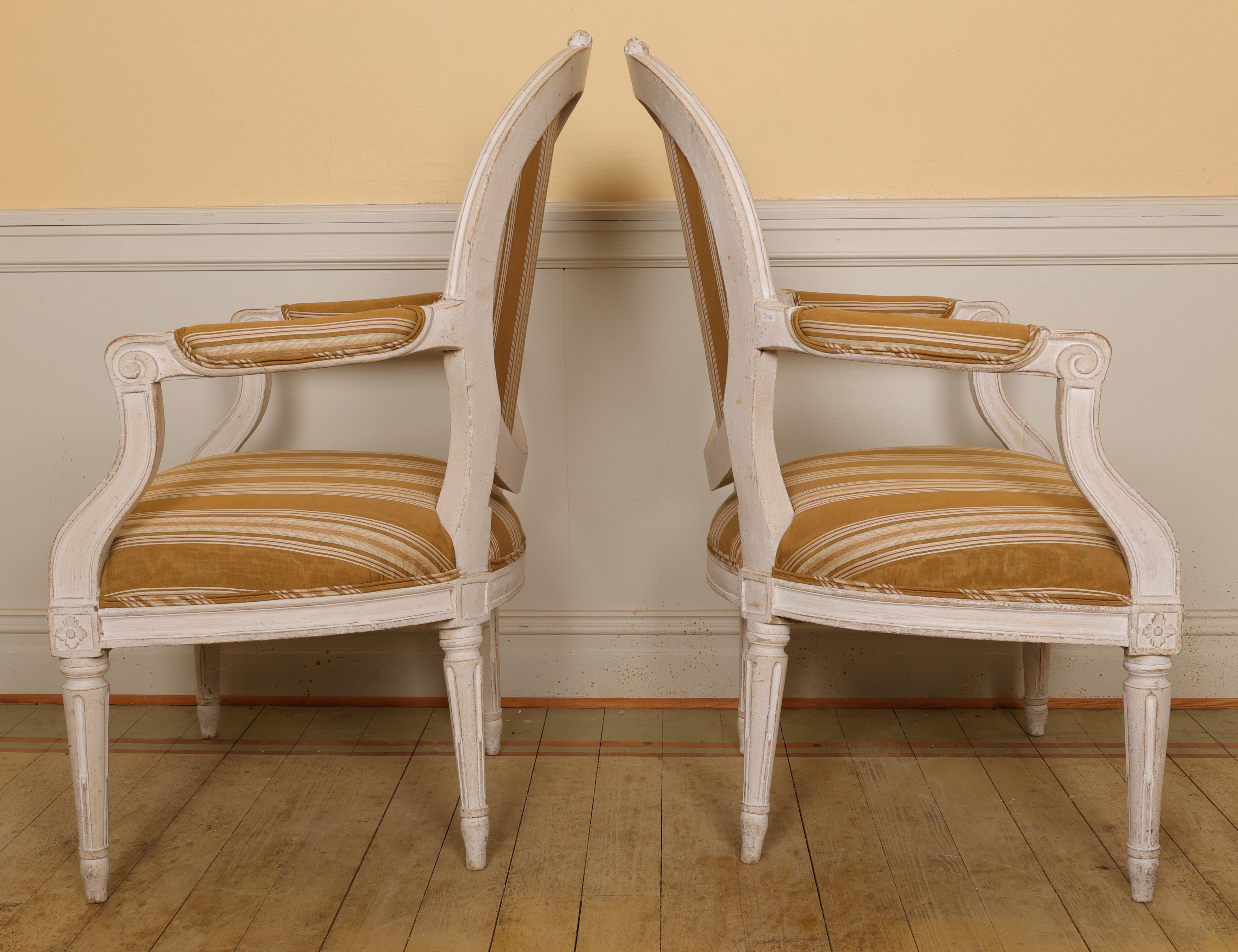 XVIIIe siècle et antérieur Paire de fauteuils gustaviens du 18e siècle en vente