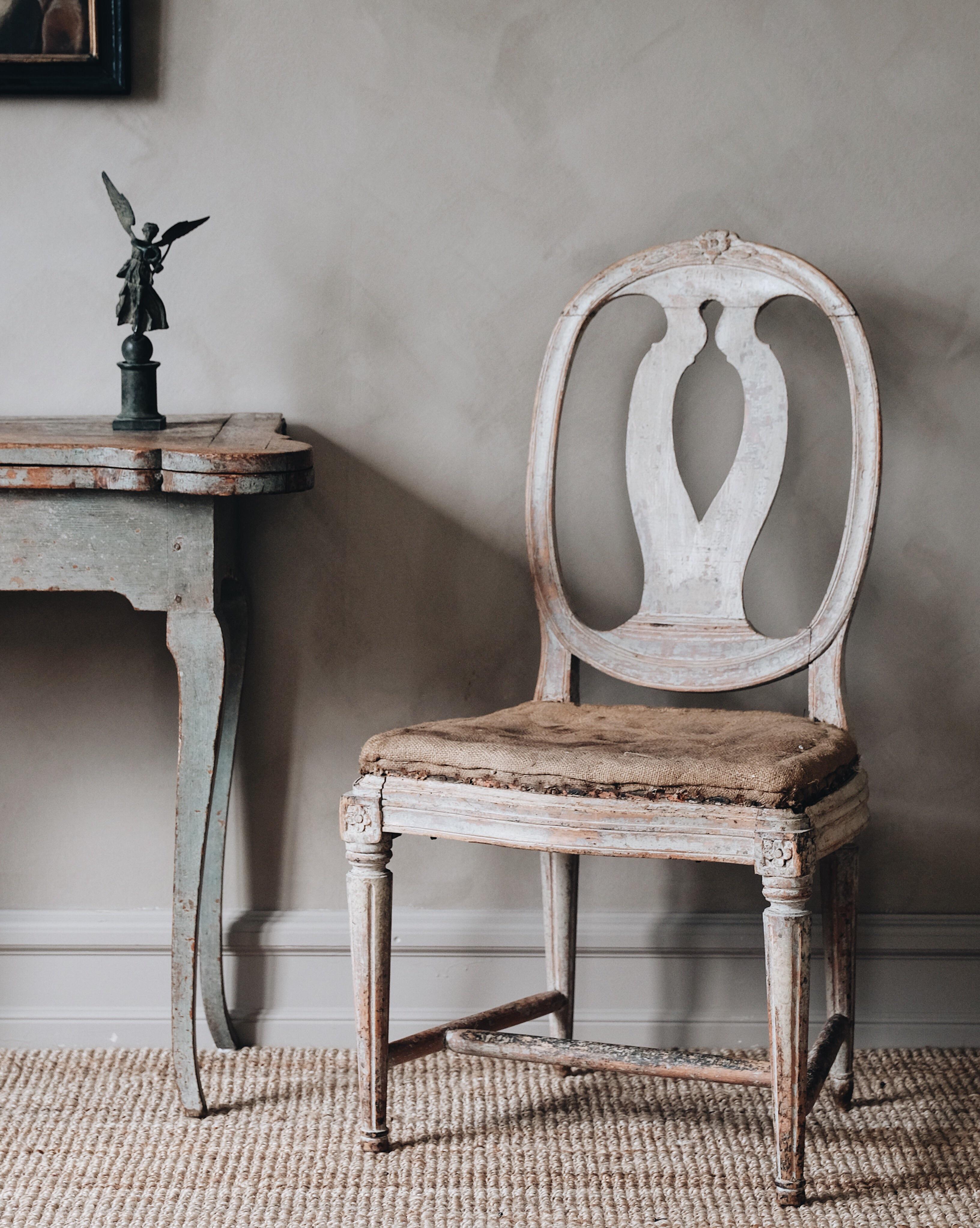Fine antique 18th century Gustavian chair in great original condition. This type of chair is called the Swedish model. This particular example is unusually large with original colour and fantastic patination, circa 1790. Scandinavian Sweden. 