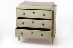 Commode gustavienne du XVIIIe siècle