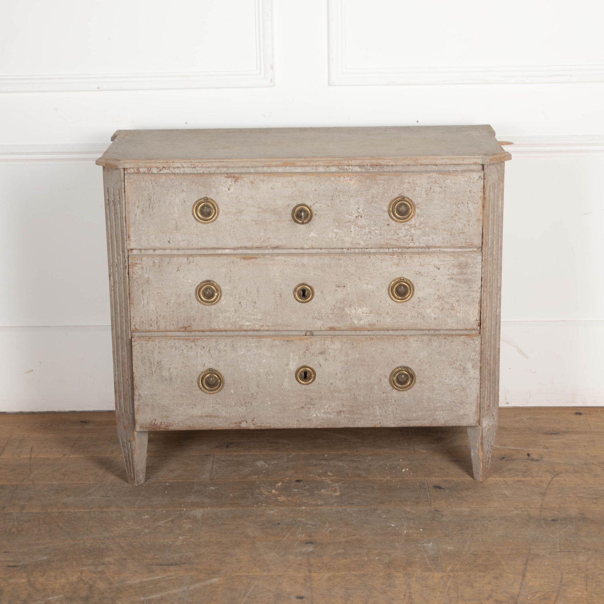 18th century period Gustavian Commode c.1800.
Later painted.
With original locks.