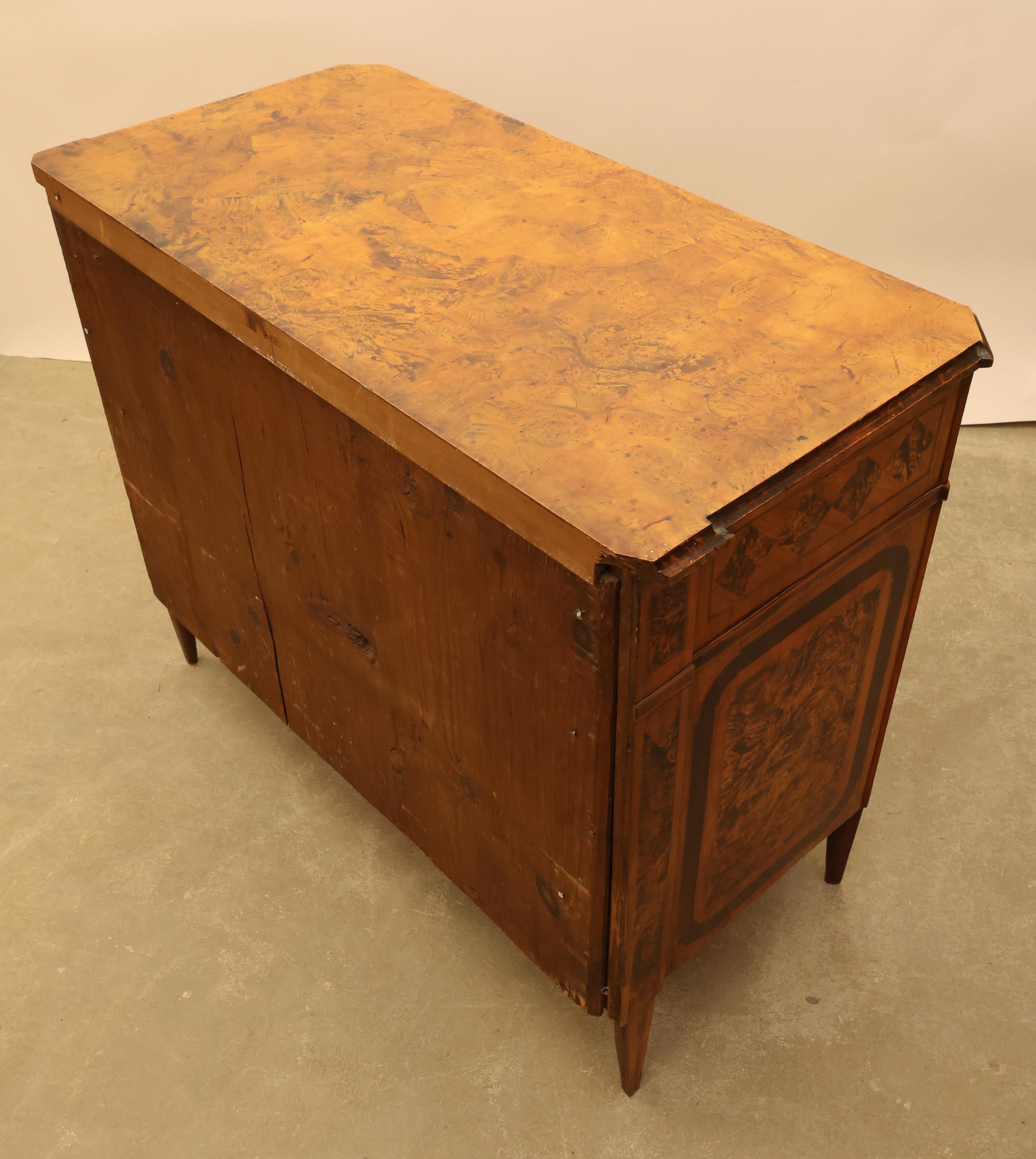 18th Century Gustavian Commode For Sale 1