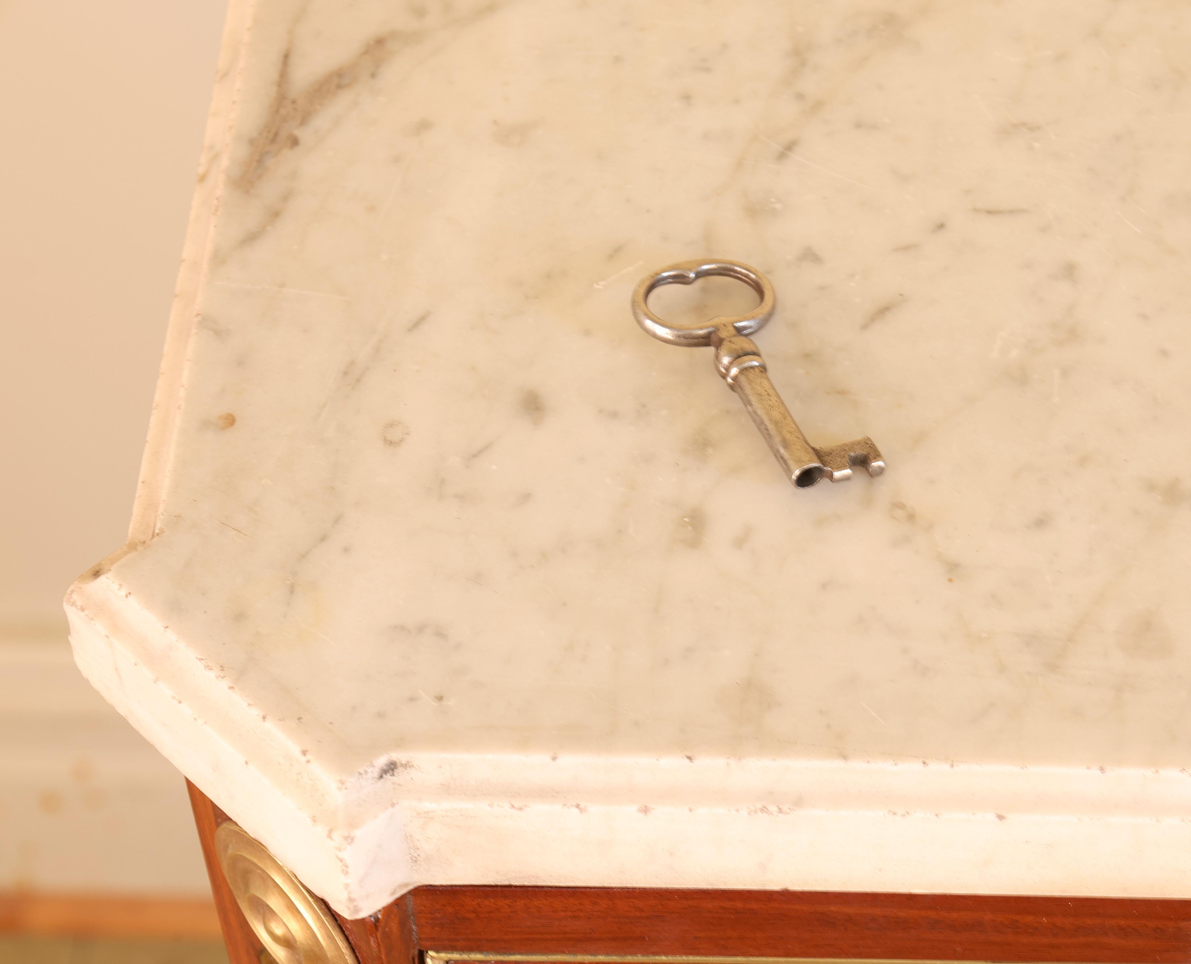18th Century Gustavian Commode For Sale 2