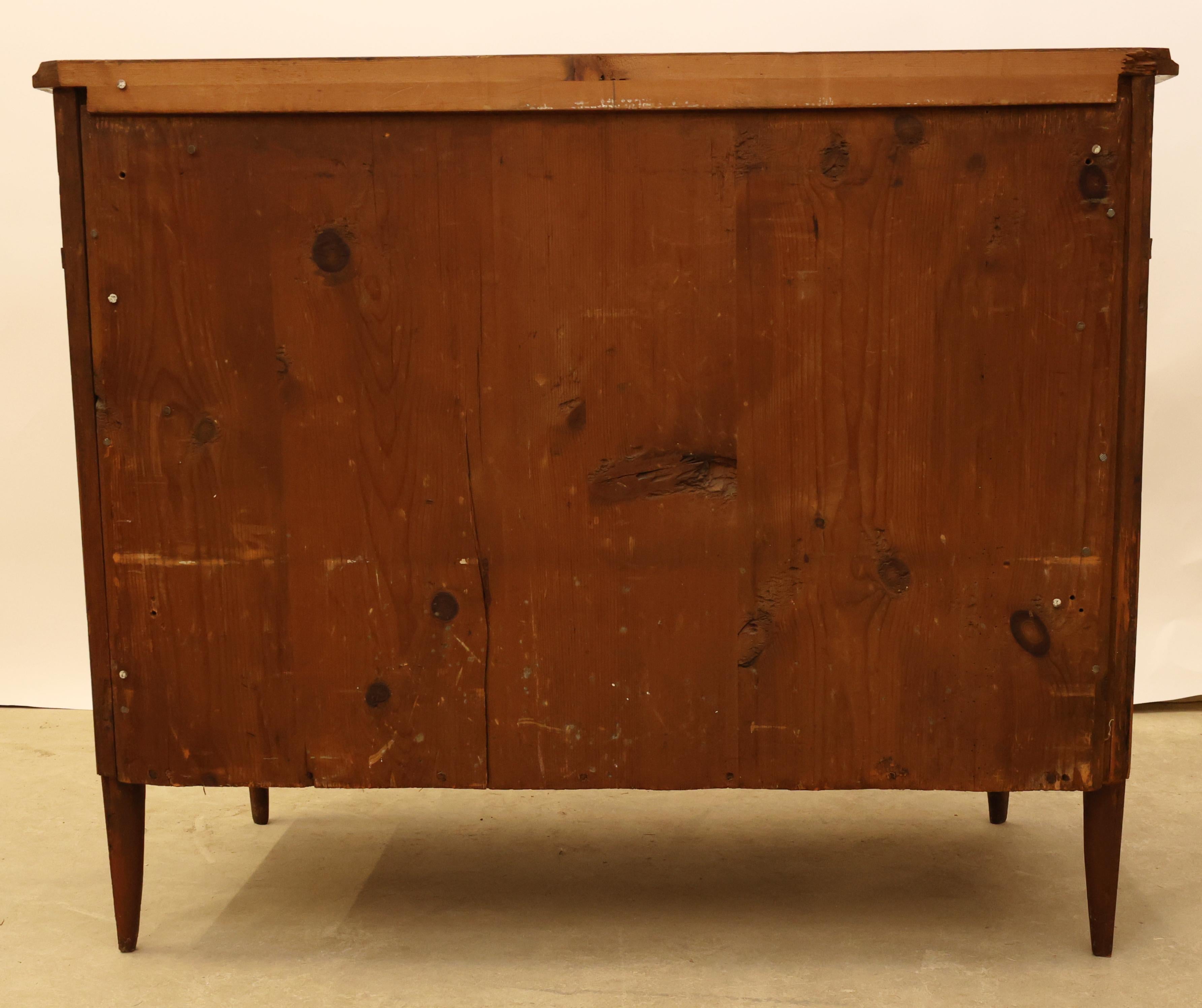 18th Century Gustavian Commode For Sale 4