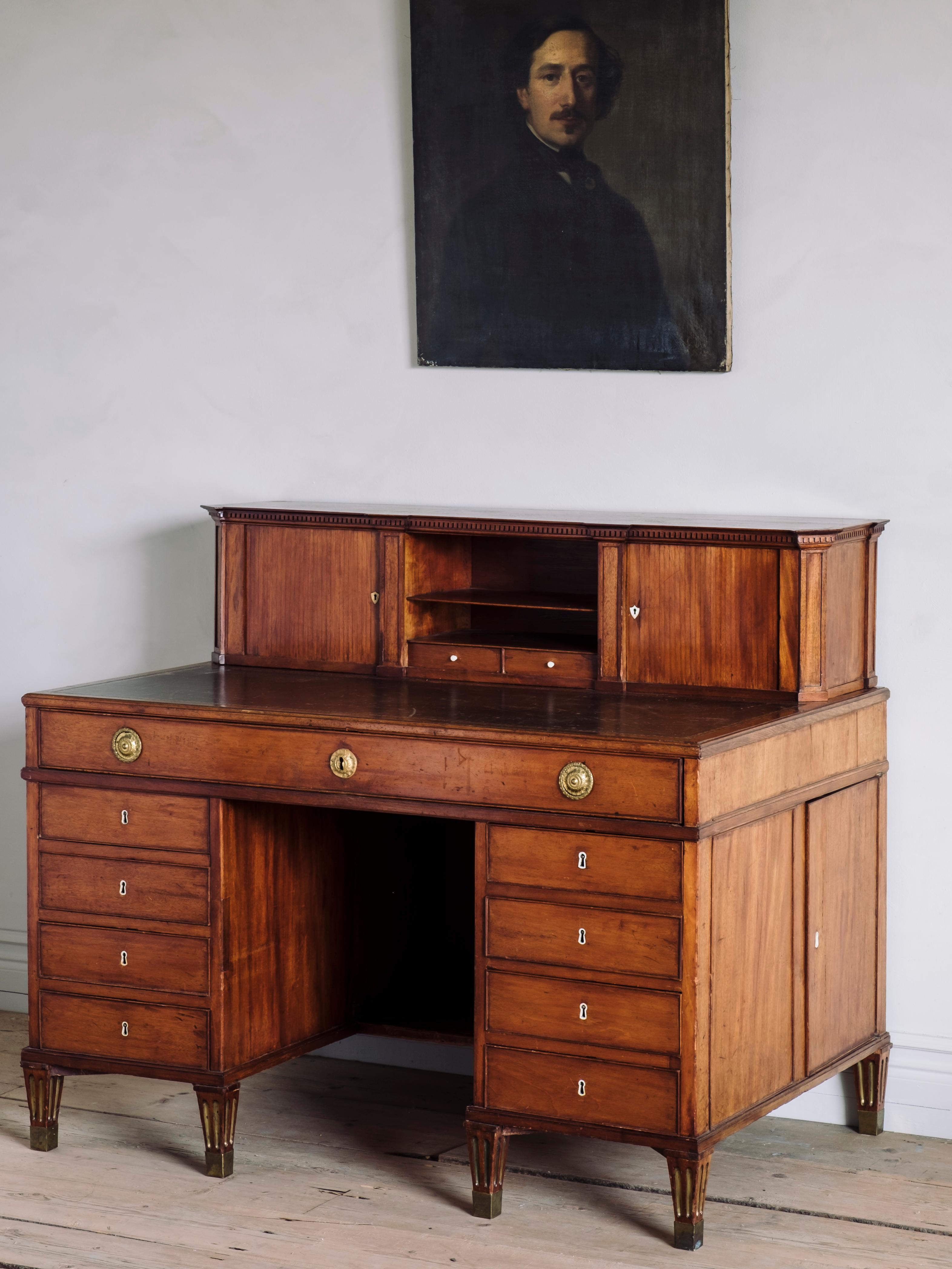 Fine 18th Century Gustavian Desk With Gallery For Sale 5