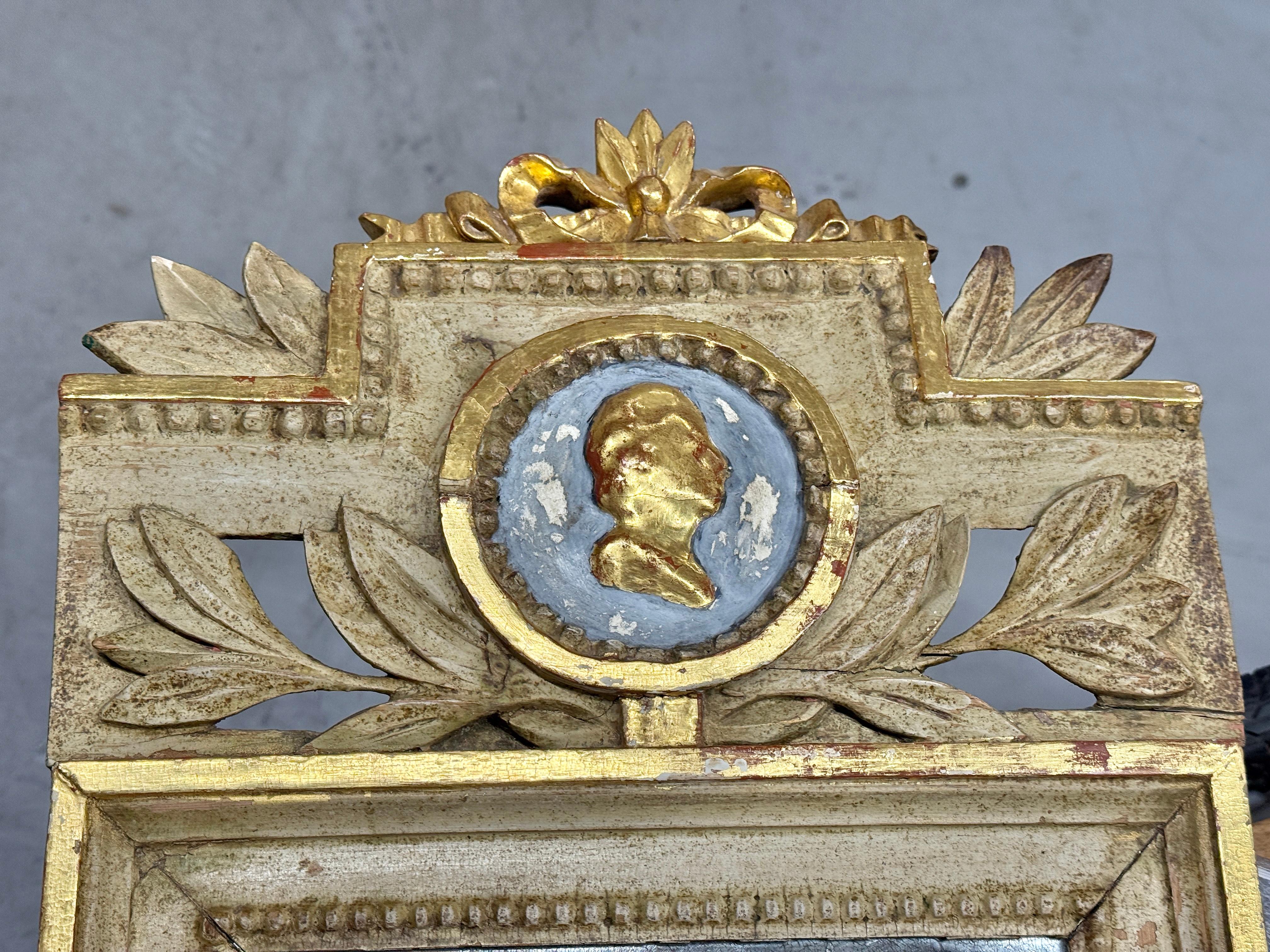 Miroir en camée doré gustavien du 18e siècle avec applique ajoutée plus tard en vente 5