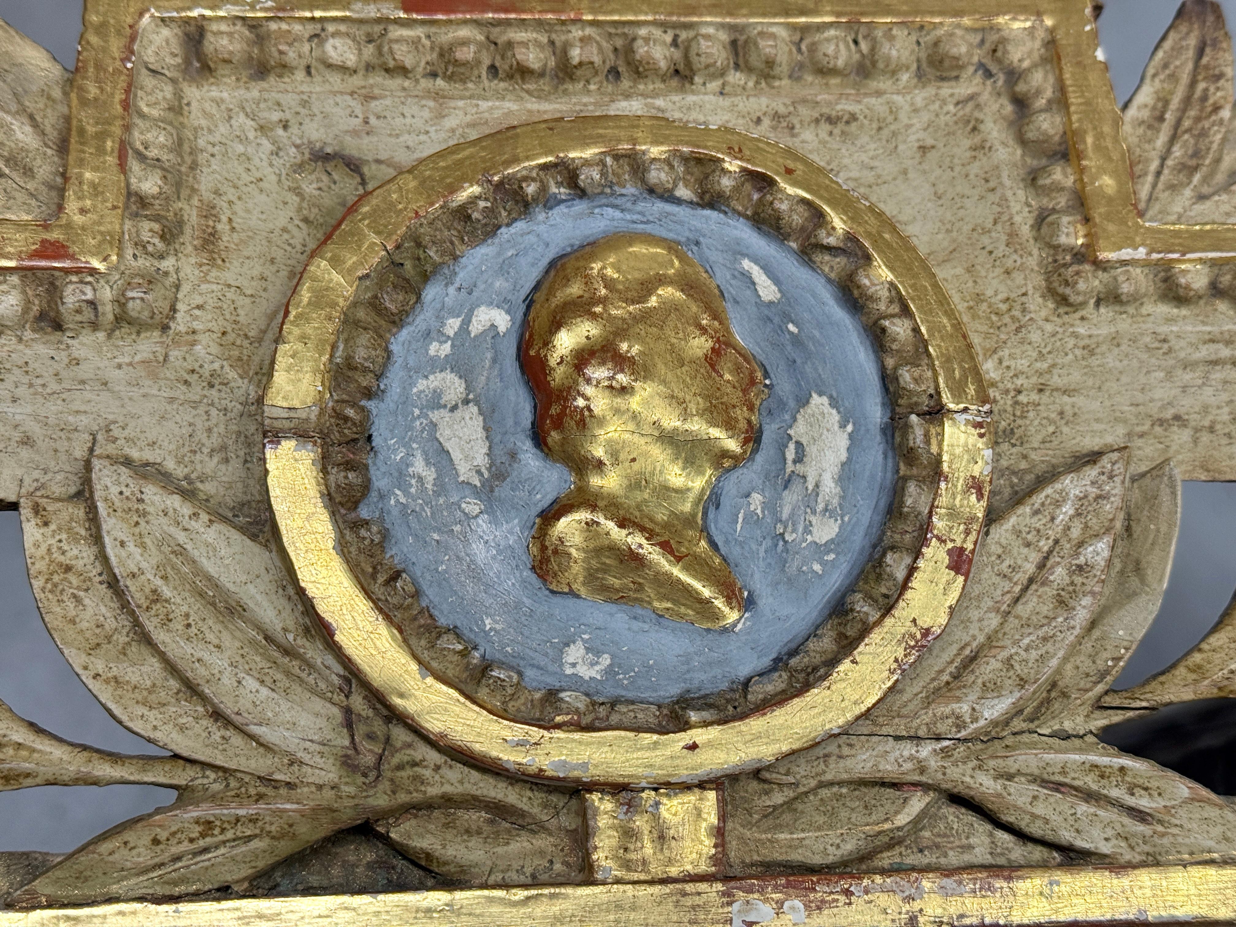 Miroir en camée doré gustavien du 18e siècle avec applique ajoutée plus tard en vente 6