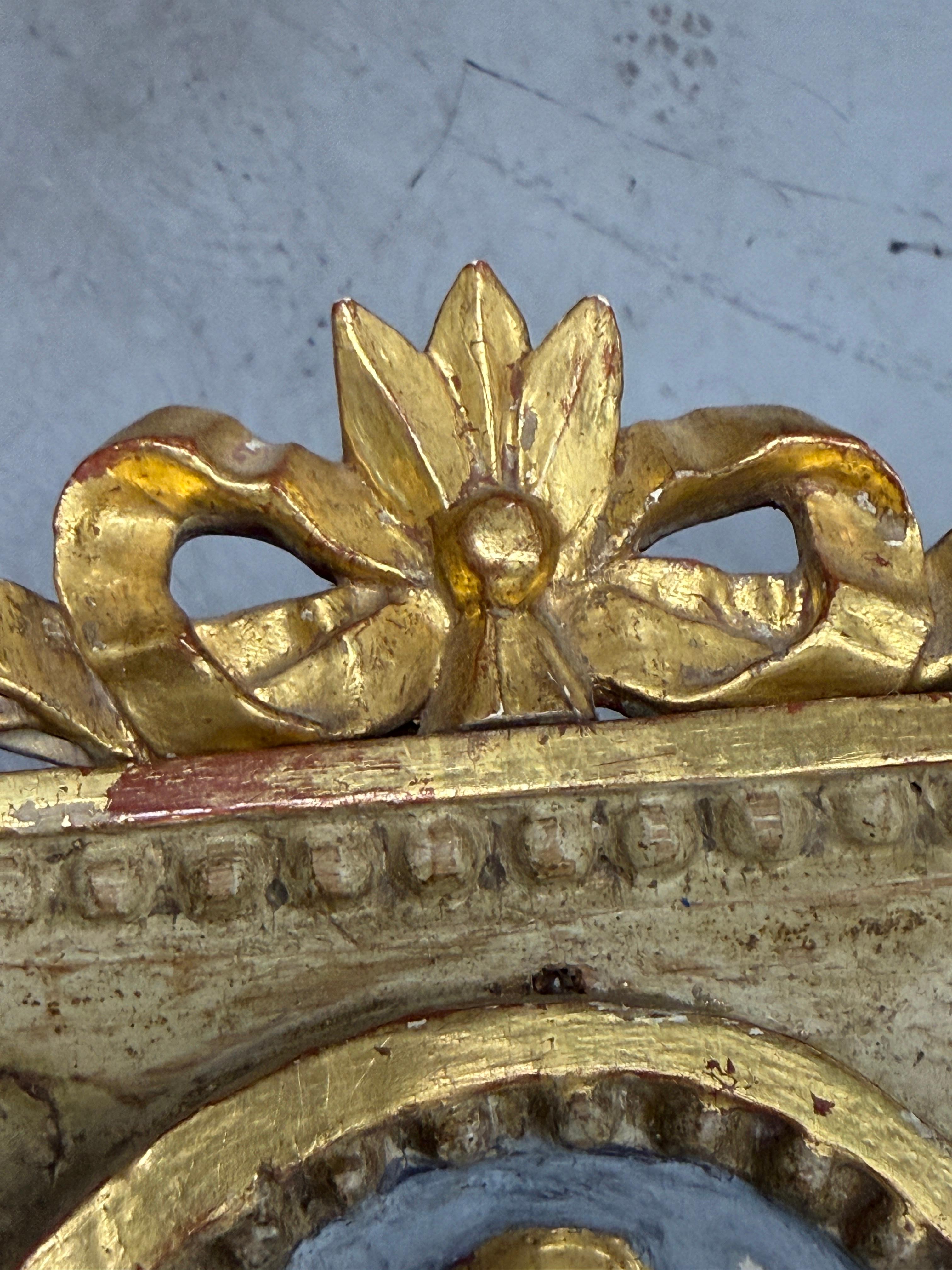 Miroir en camée doré gustavien du 18e siècle avec applique ajoutée plus tard en vente 7