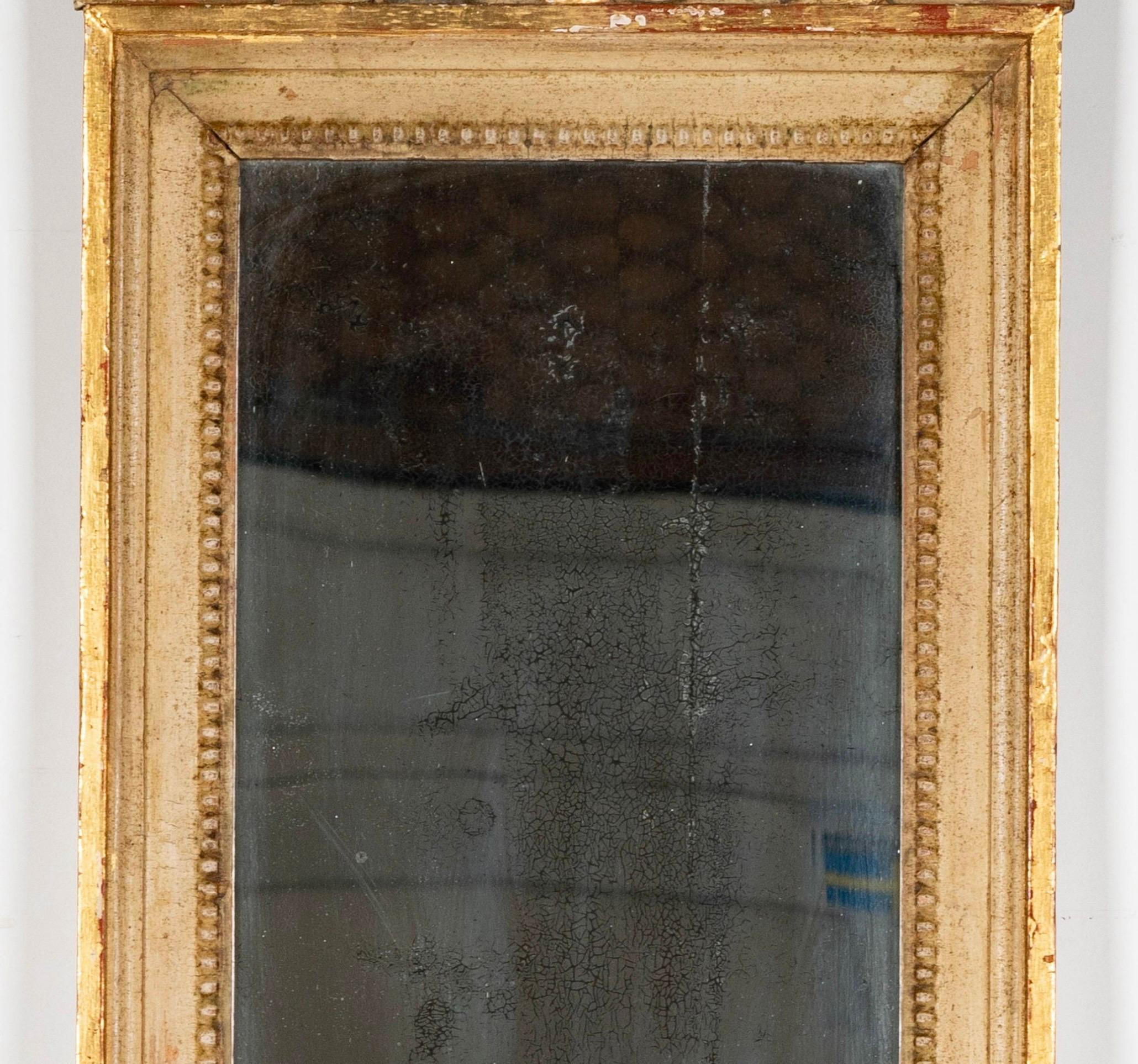 Suédois Miroir en camée doré gustavien du 18e siècle avec applique ajoutée plus tard en vente