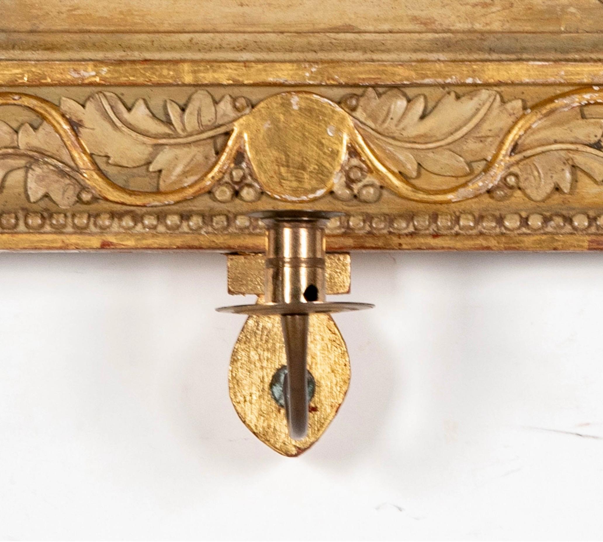 Miroir en camée doré gustavien du 18e siècle avec applique ajoutée plus tard Bon état - En vente à Palm Springs, CA