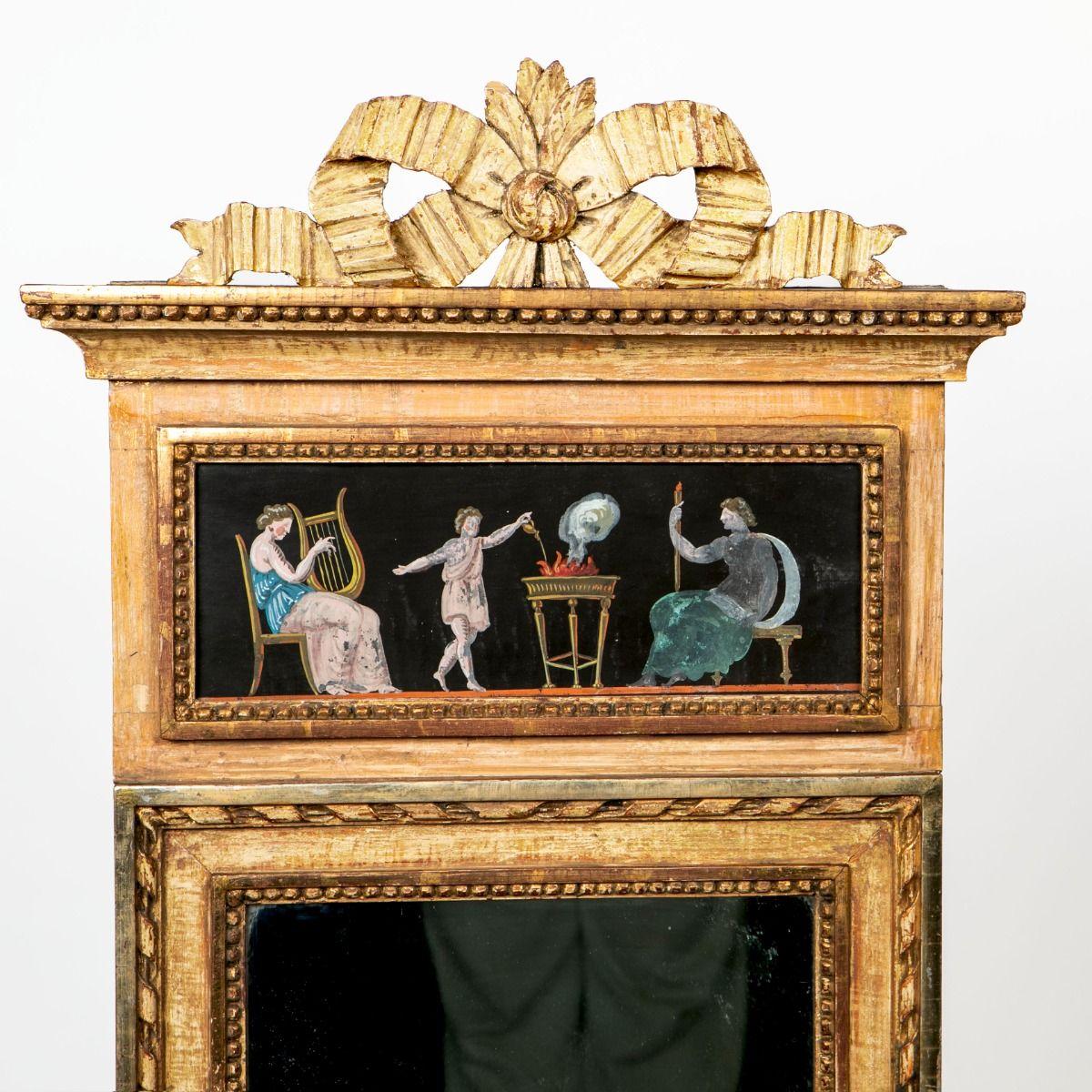 Gustavien Miroir en bois doré gustavien du XVIIIe siècle avec scènes mythologiques, Stockholm 1780- en vente