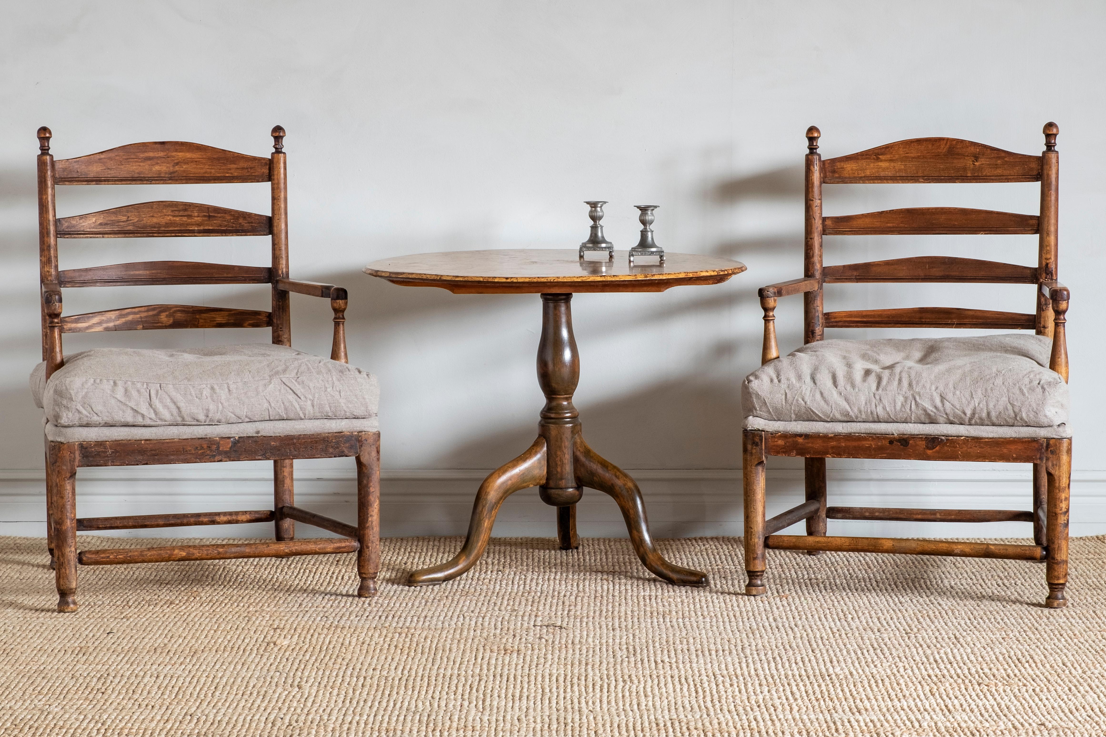 Good pair of 18th century Swedish Gustavian Gripsholm armchairs in, circa 1790.

The armchairs got its name from the Gripsholm castle when the king Gustav III decorated most of the bachelor bedrooms with this model of armchair in the late 18th