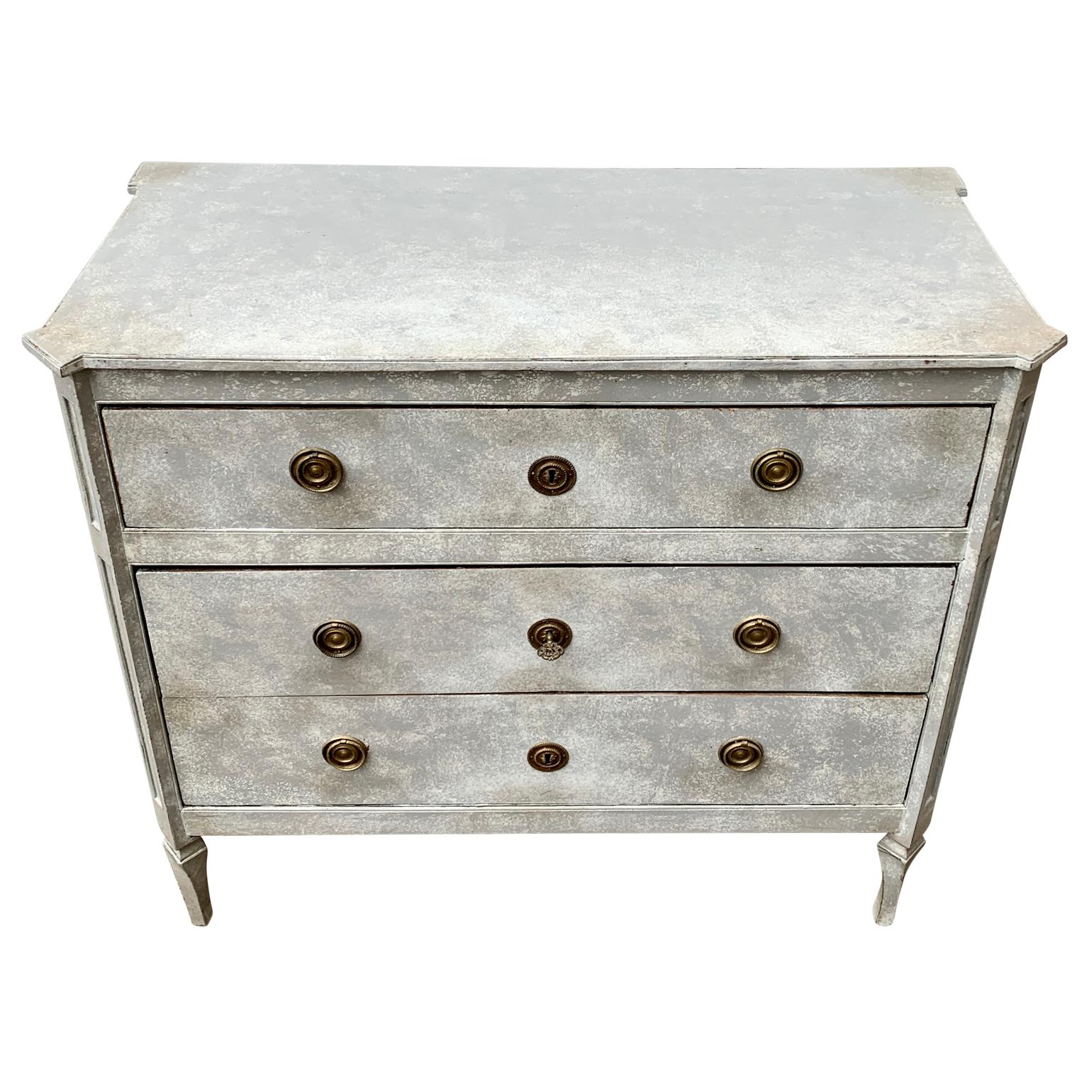 Hand-Crafted 18th Century Gustavian Hand Painted Italian Chest of 3 Drawers For Sale