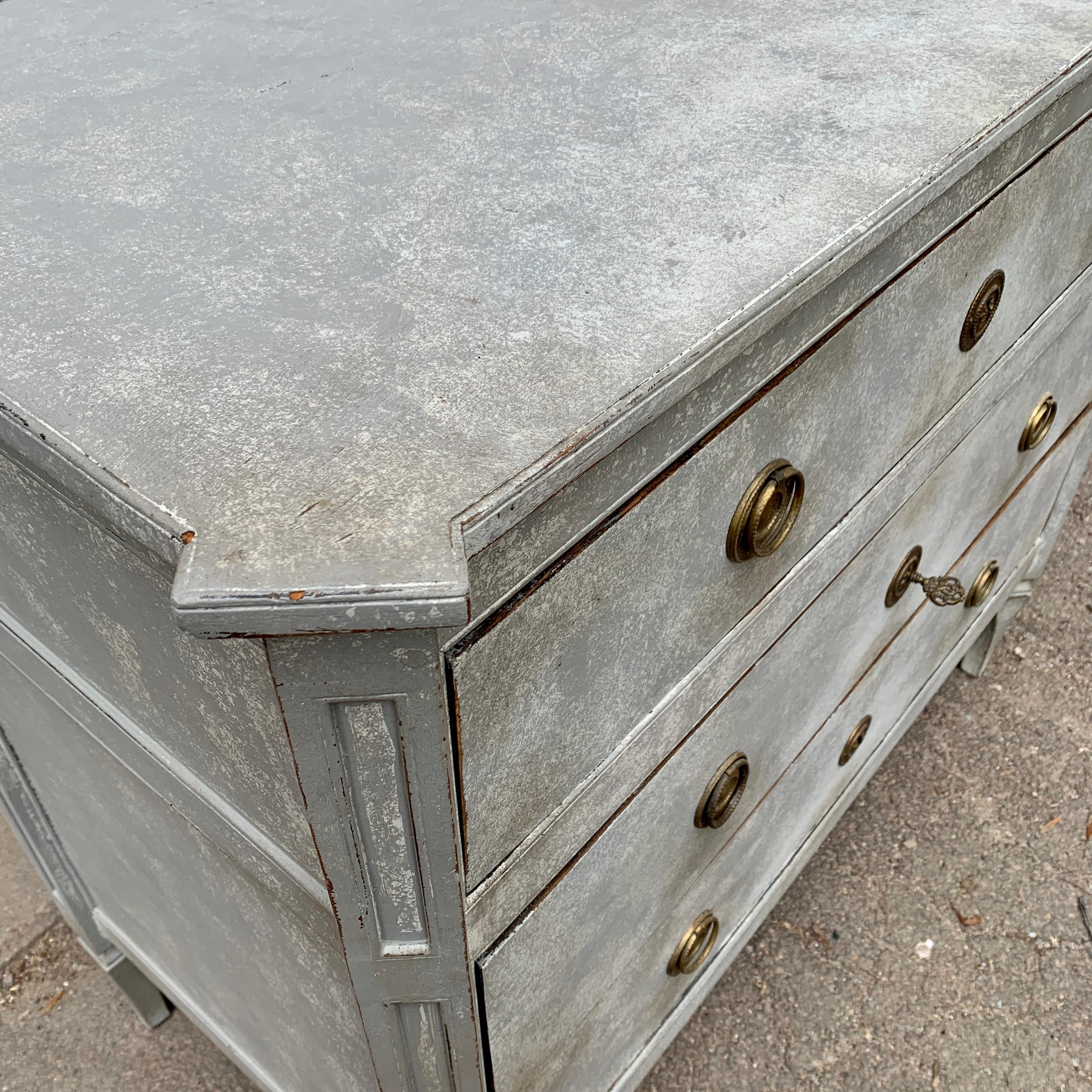 18th Century Gustavian Hand Painted Italian Chest of 3 Drawers For Sale 2
