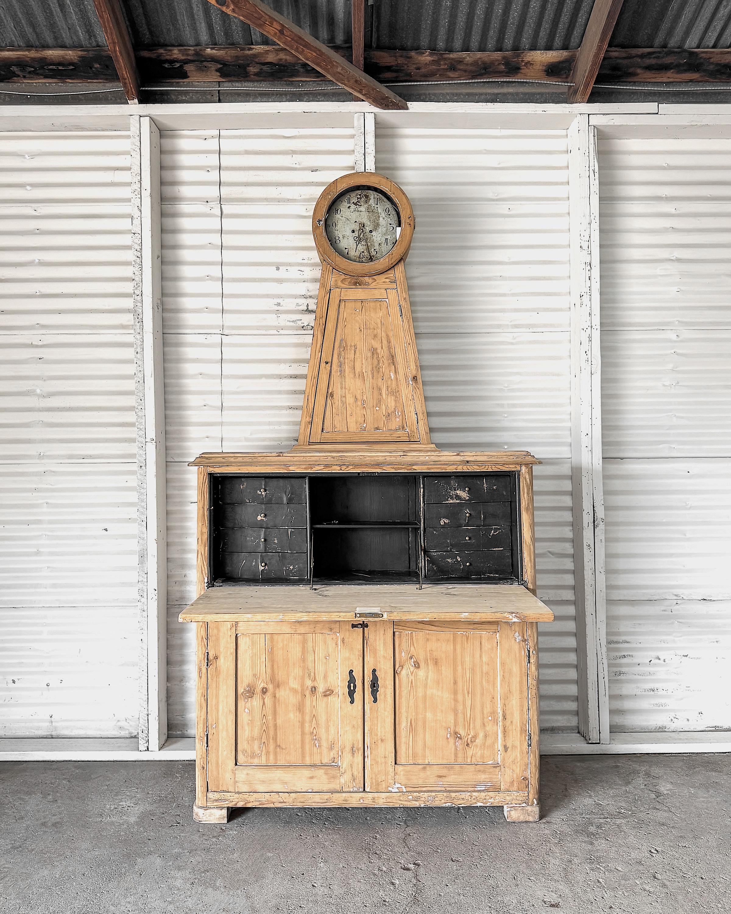 Bureau Gustavien Mora Clocks du 18ème siècle en vente 9