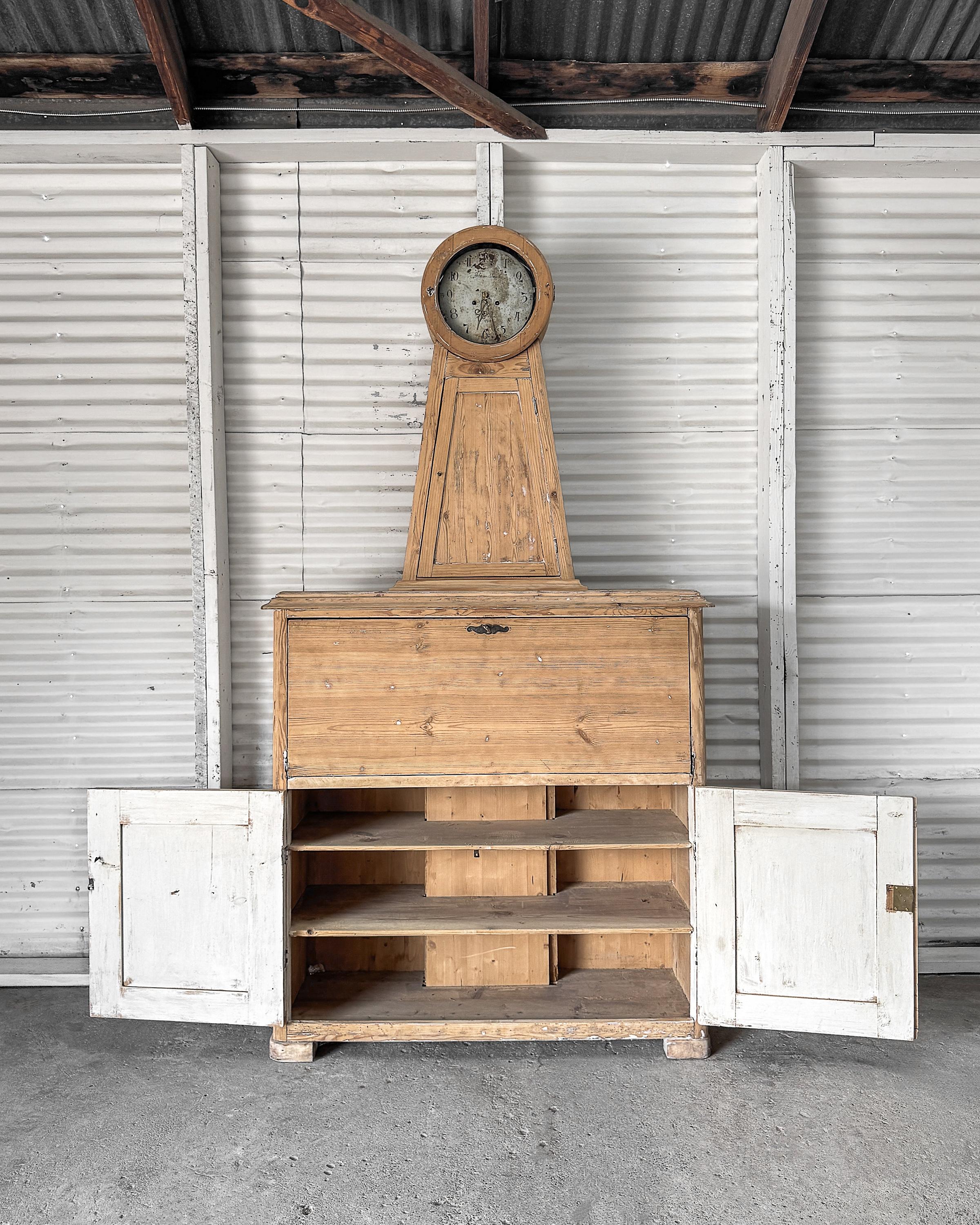 Bureau Gustavien Mora Clocks du 18ème siècle en vente 13