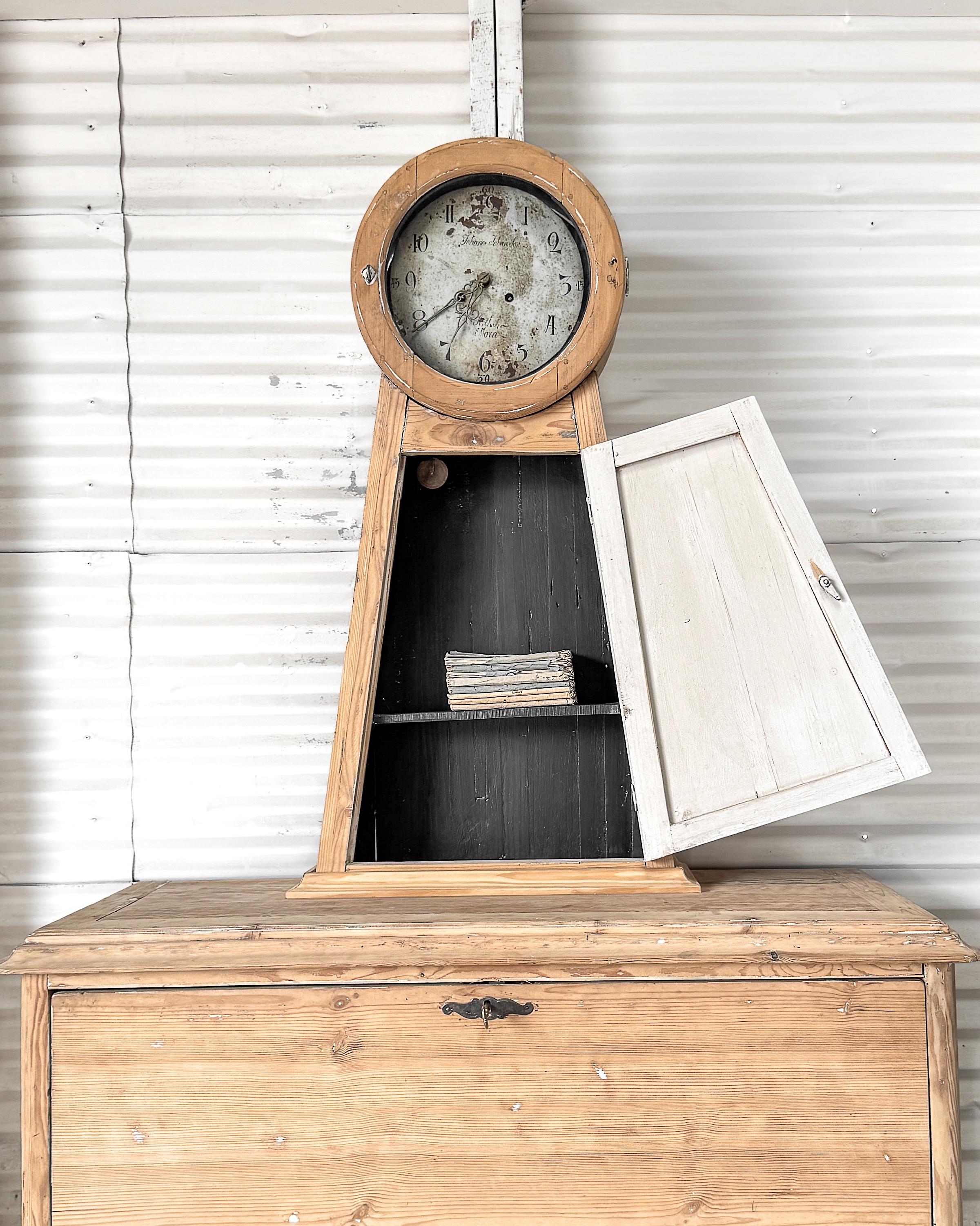 Bureau Gustavien Mora Clocks du 18ème siècle en vente 1