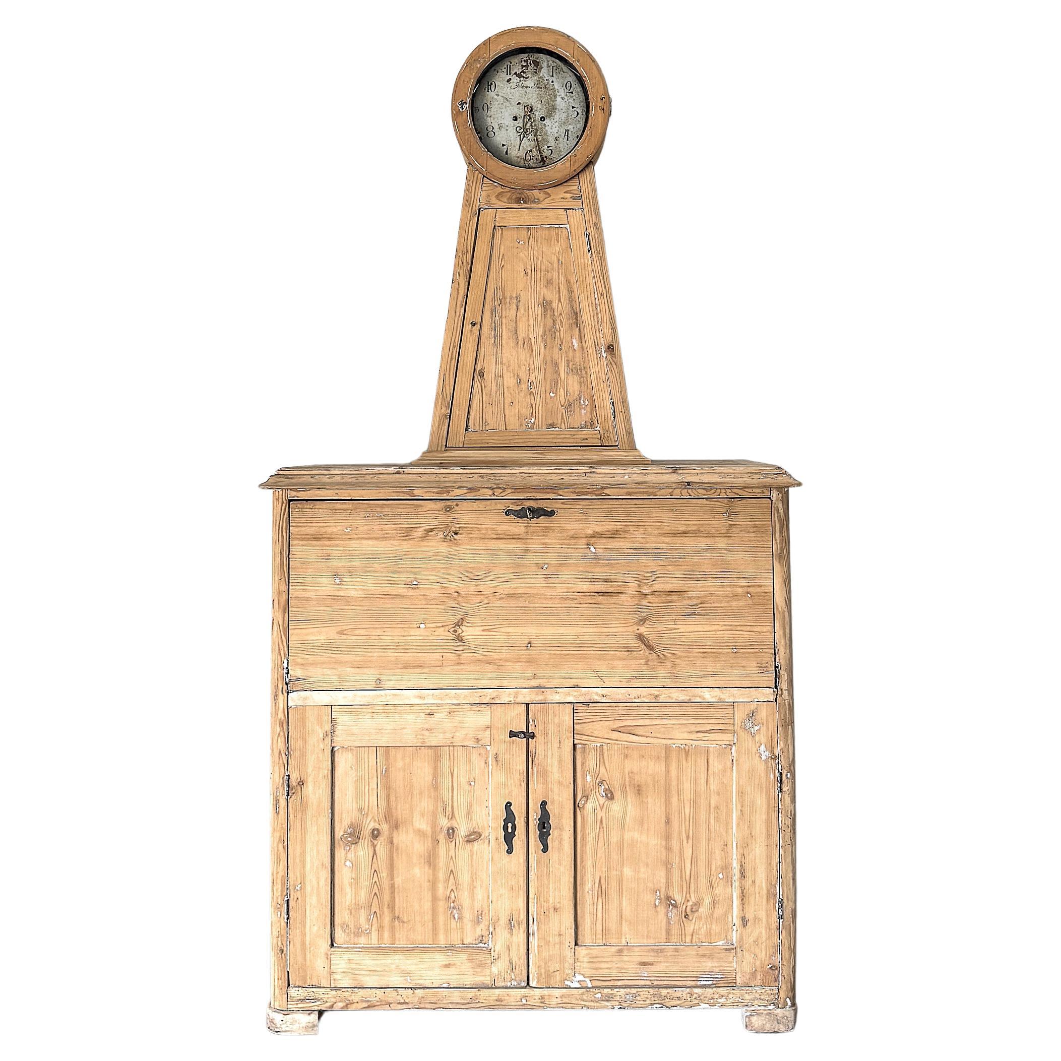 Bureau Gustavien Mora Clocks du 18ème siècle en vente