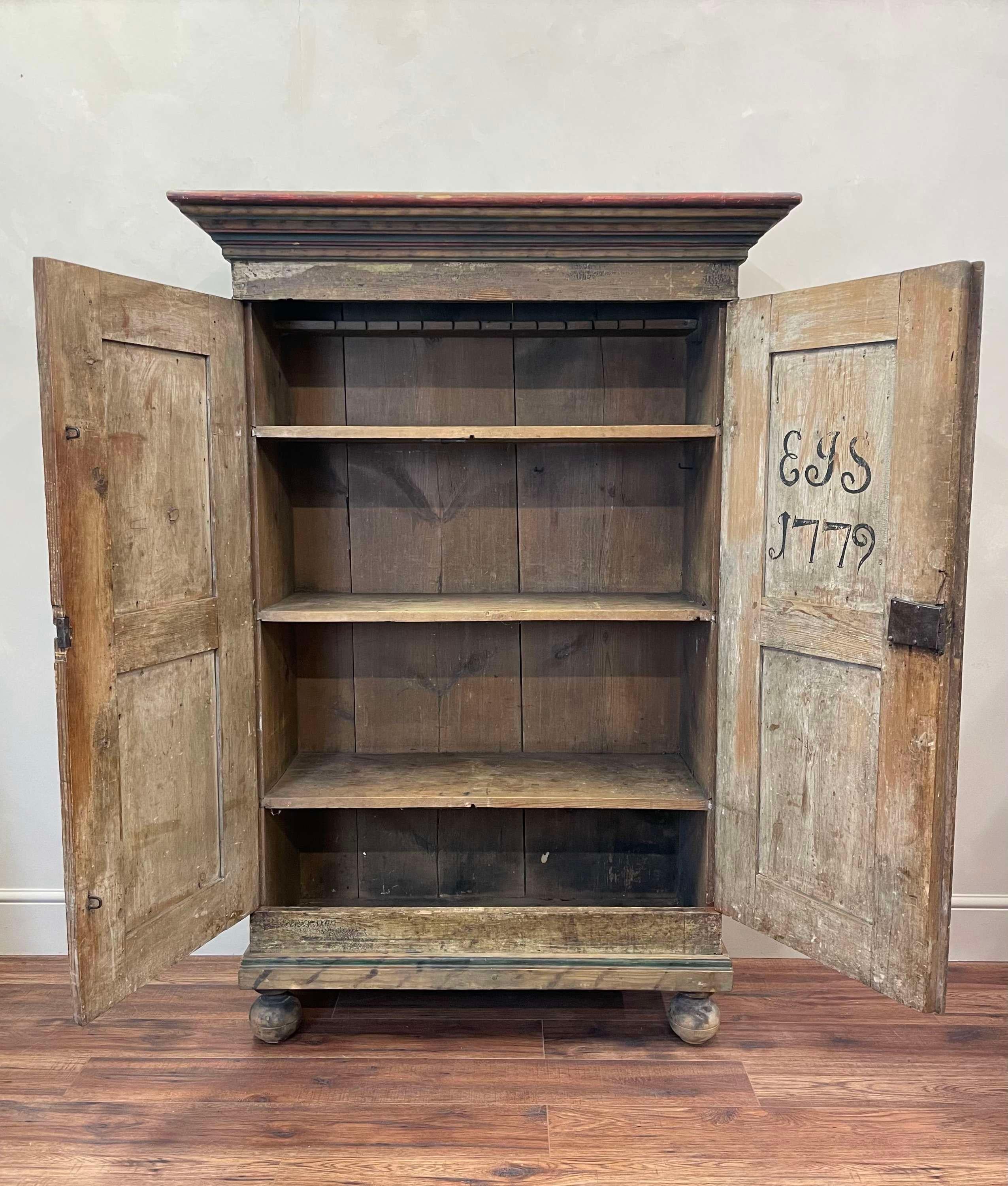 18th Century Gustavian Original Painted Cupboard In Good Condition In Southampton, GB
