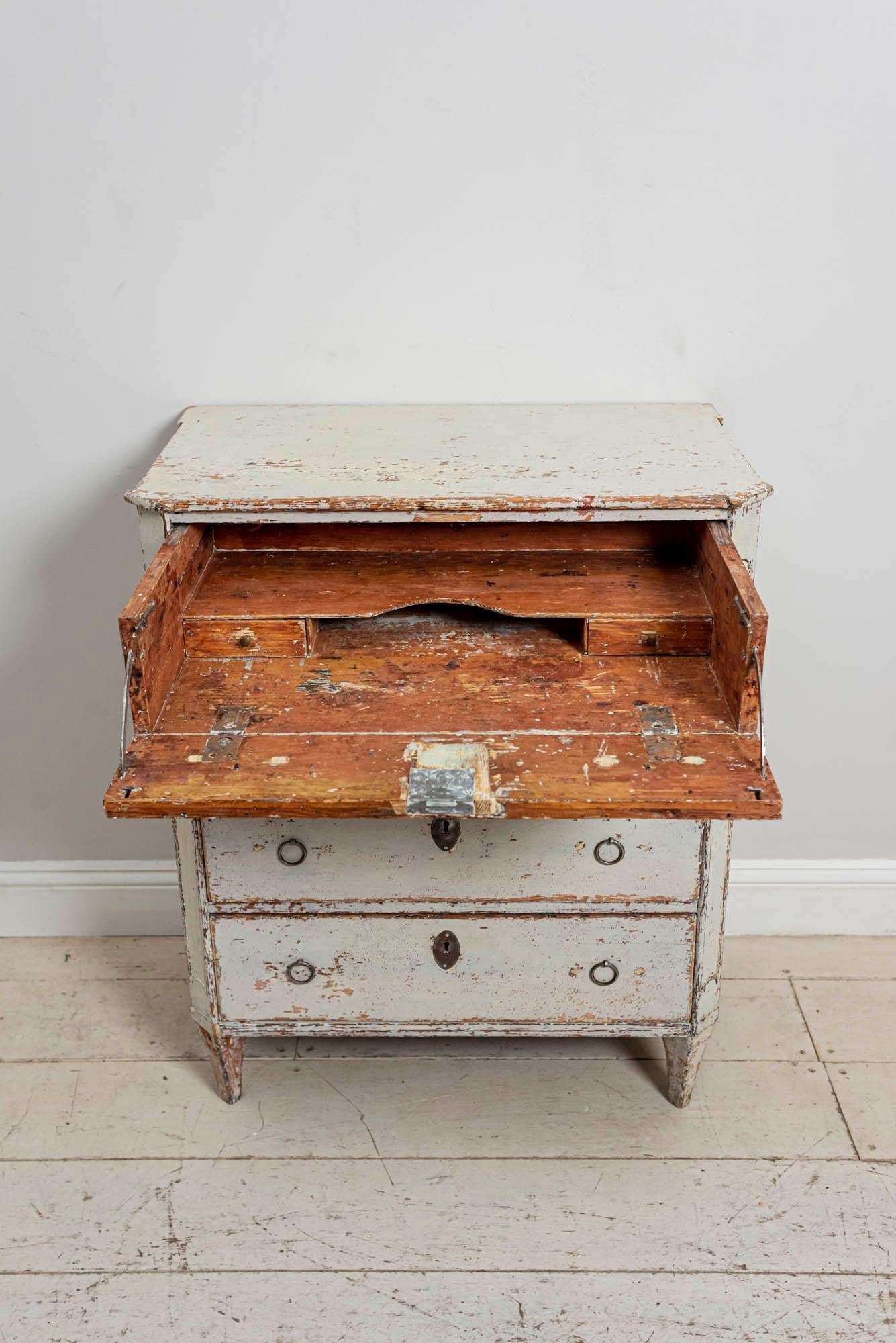 18th Century Gustavian Painted Four-Drawer Commode with a Concealed Bureau 5