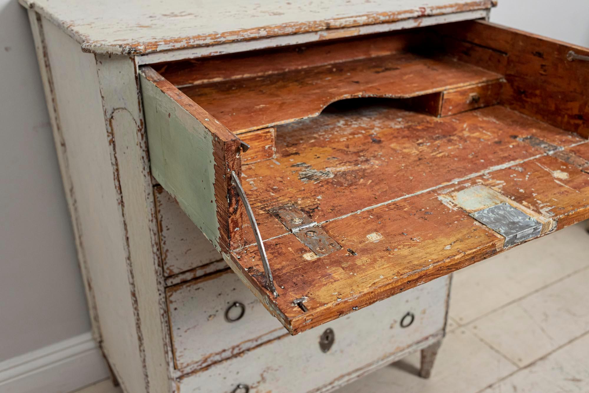 18th Century Gustavian Painted Four-Drawer Commode with a Concealed Bureau 8