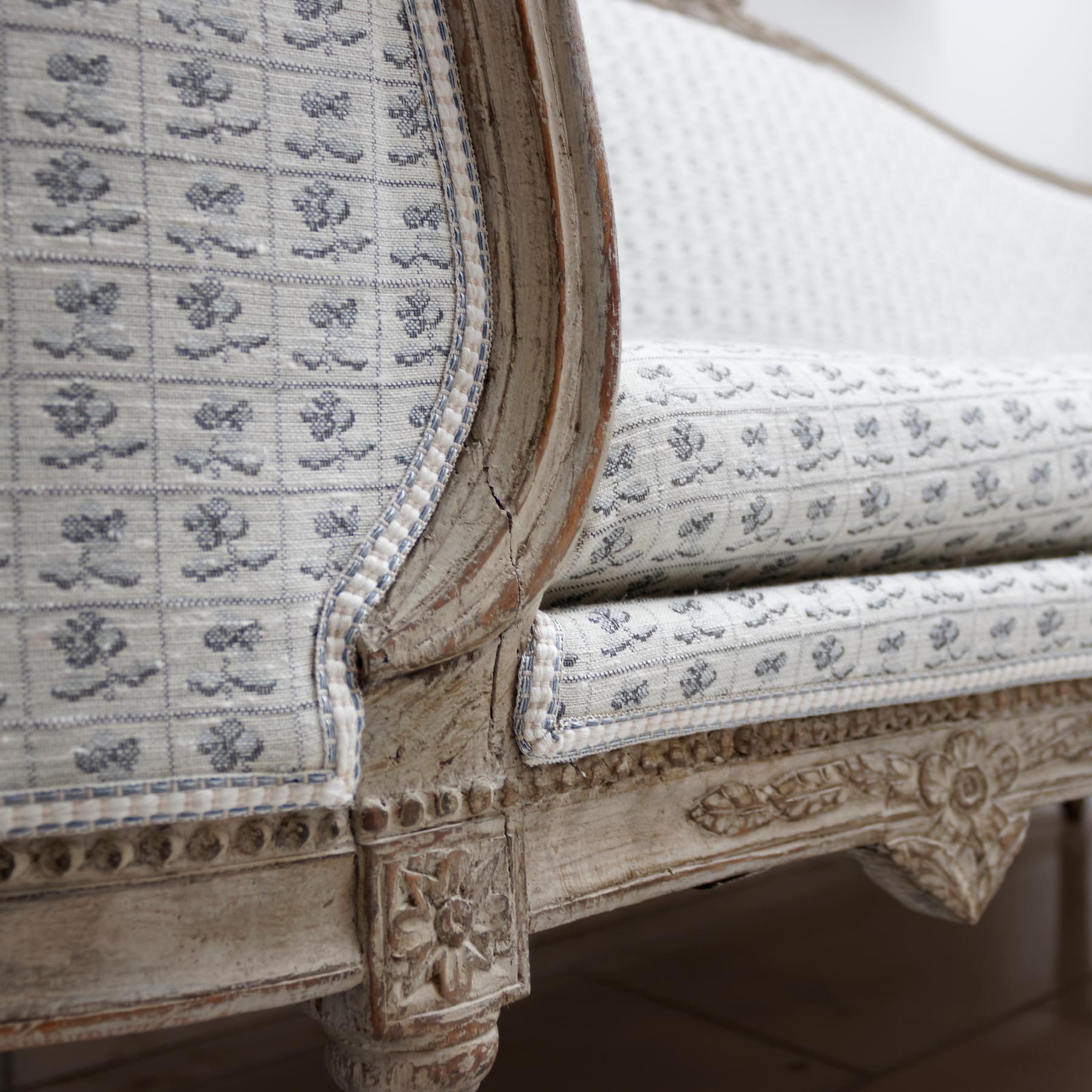 Carved 18th Century Gustavian Painted Sofa, Sweden, circa 1775