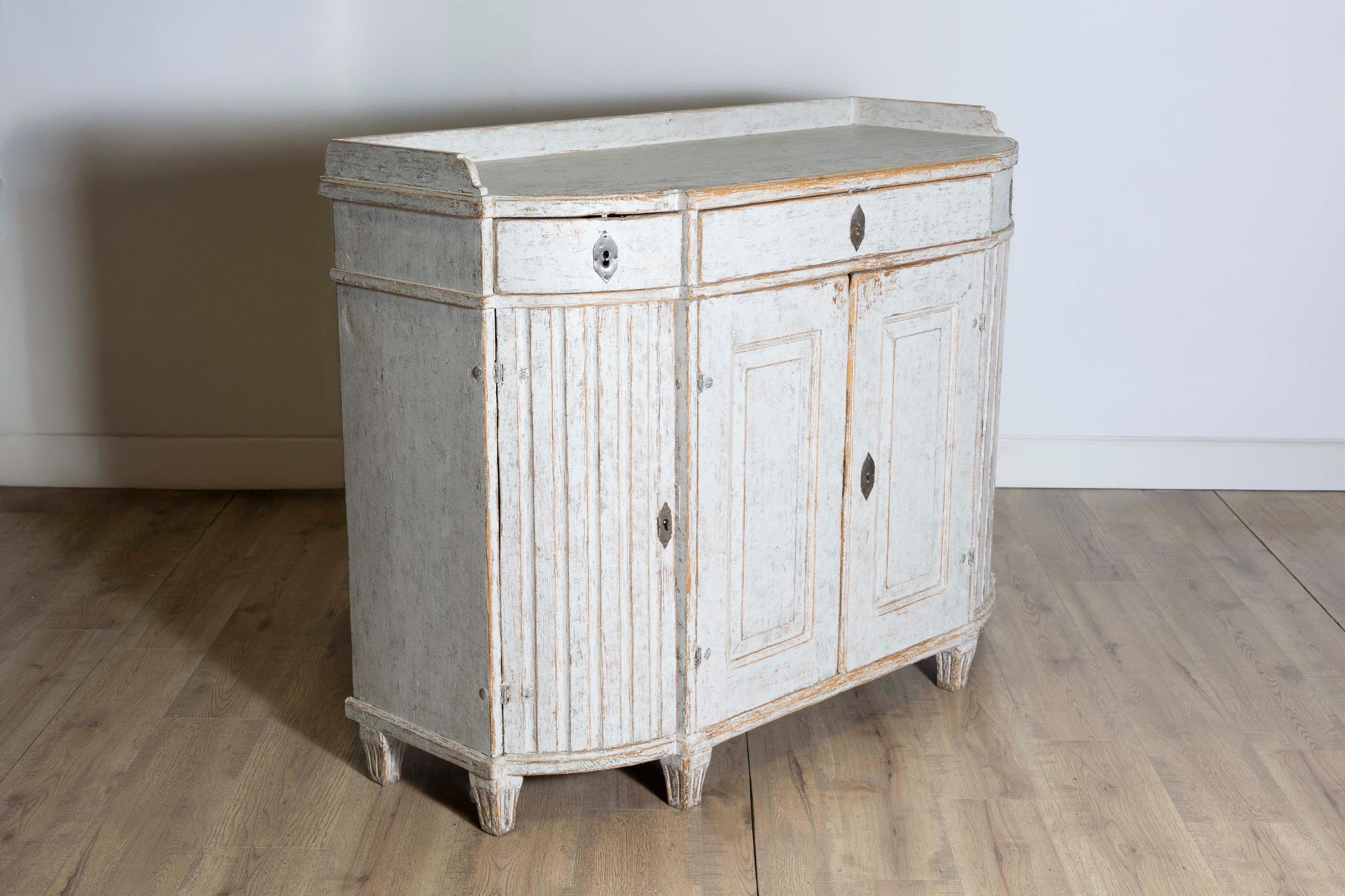 18th Century Gustavian Sideboard Circa 1790 In Good Condition For Sale In Atlanta, GA