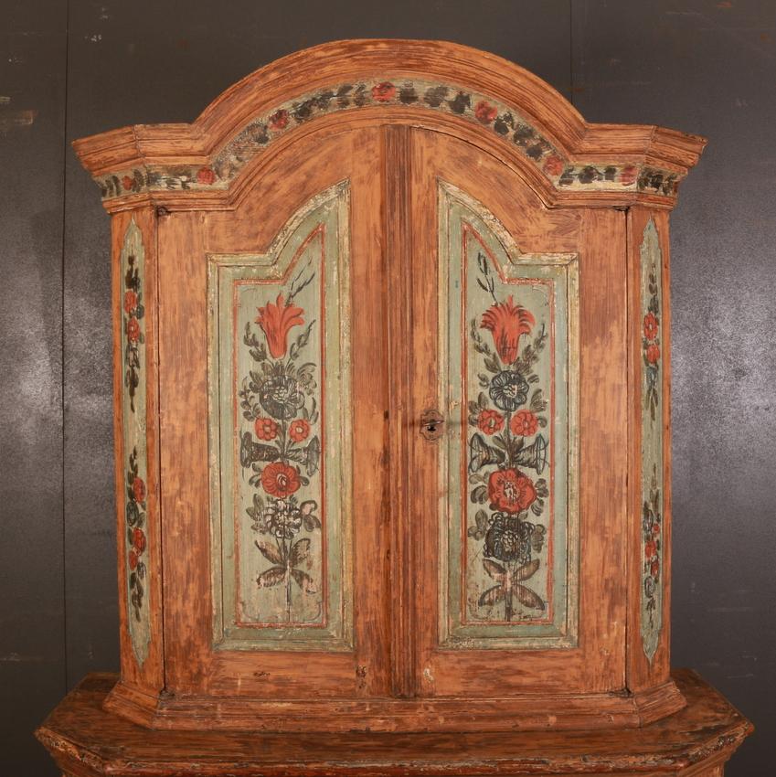 Pretty 18th century Swedish kitchen cupboard scraped back to the original paint finish decorate with stunning floral panels, 1780.

Dimensions
50.5 inches (128 cms) wide
21.5 inches (55 cms) deep
79 inches (201 cms) high.

 
