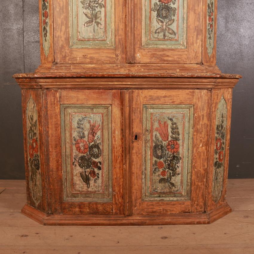 18th Century Gustavian Swedish Original Painted Cupboard In Good Condition In Leamington Spa, Warwickshire