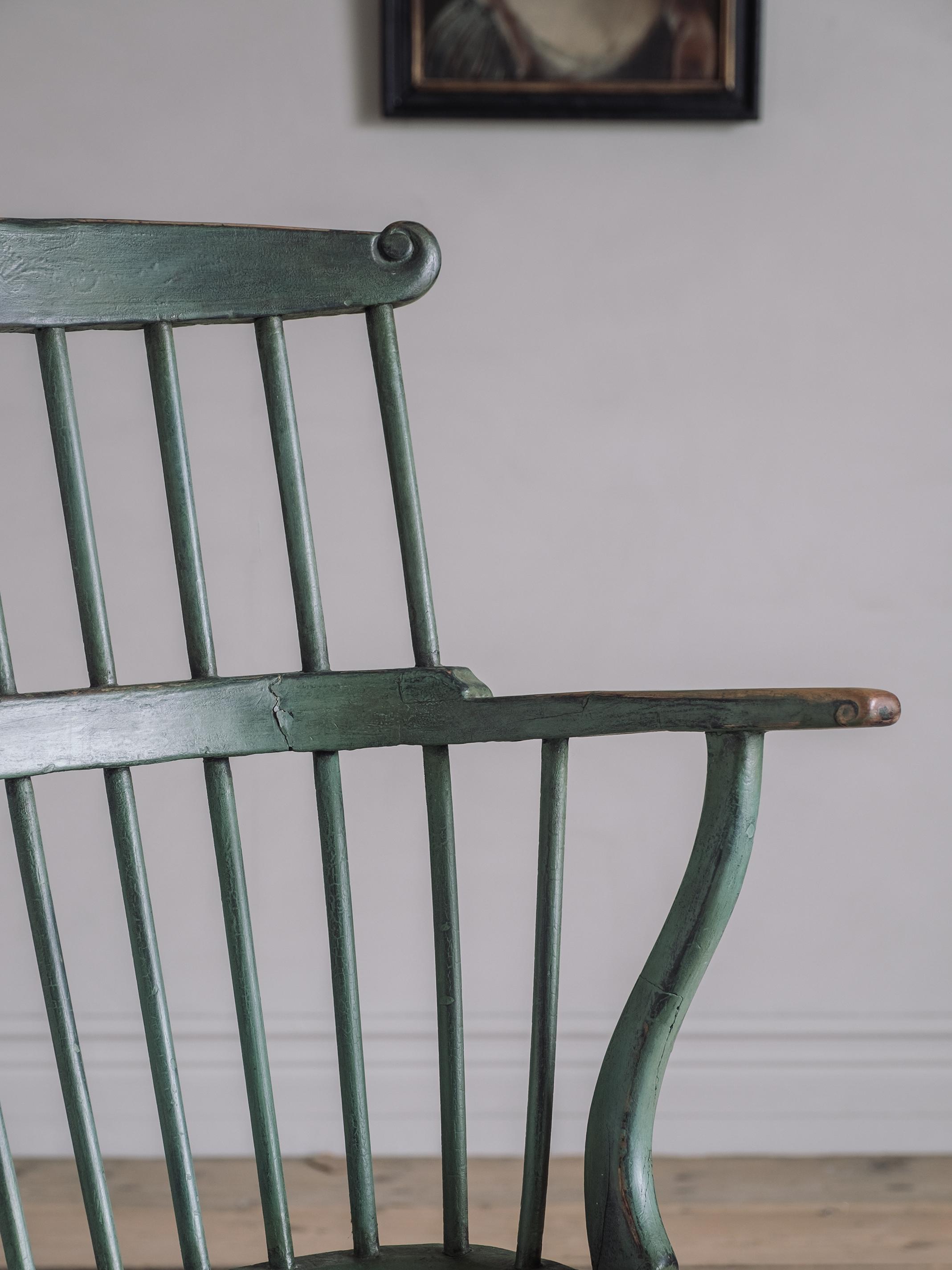 18th Century Gustavian Windsor Style Comb Back Chair  In Good Condition In Mjöhult, SE