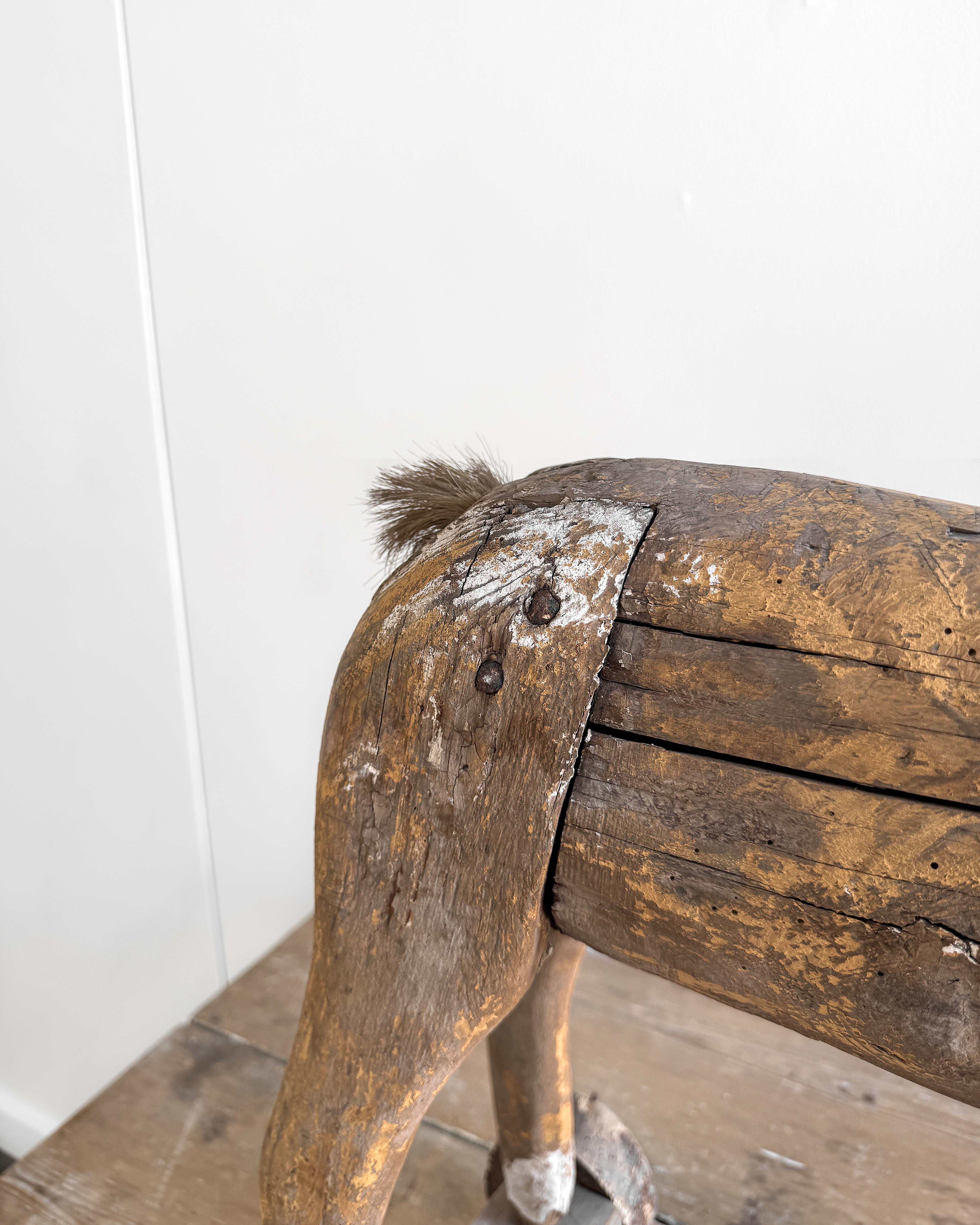 Gustavianisches Holzpferd auf Rädern aus dem 18. Jahrhundert im Angebot 7
