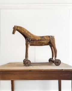Caballo Gustaviano de Madera sobre Ruedas del Siglo XVIII