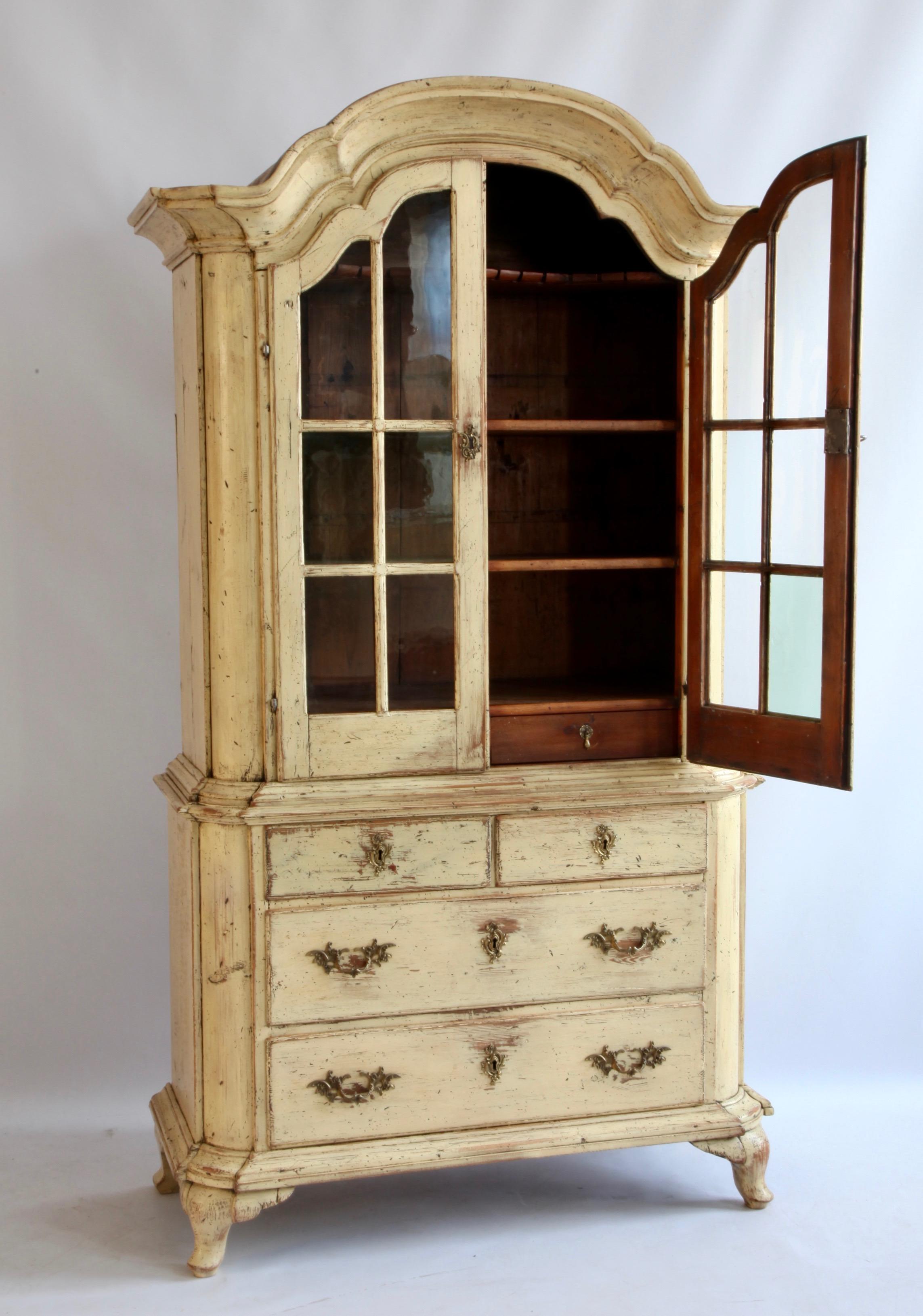 Patinated 18th Century Gustavian Yellow Swedish Display Cabinet For Sale