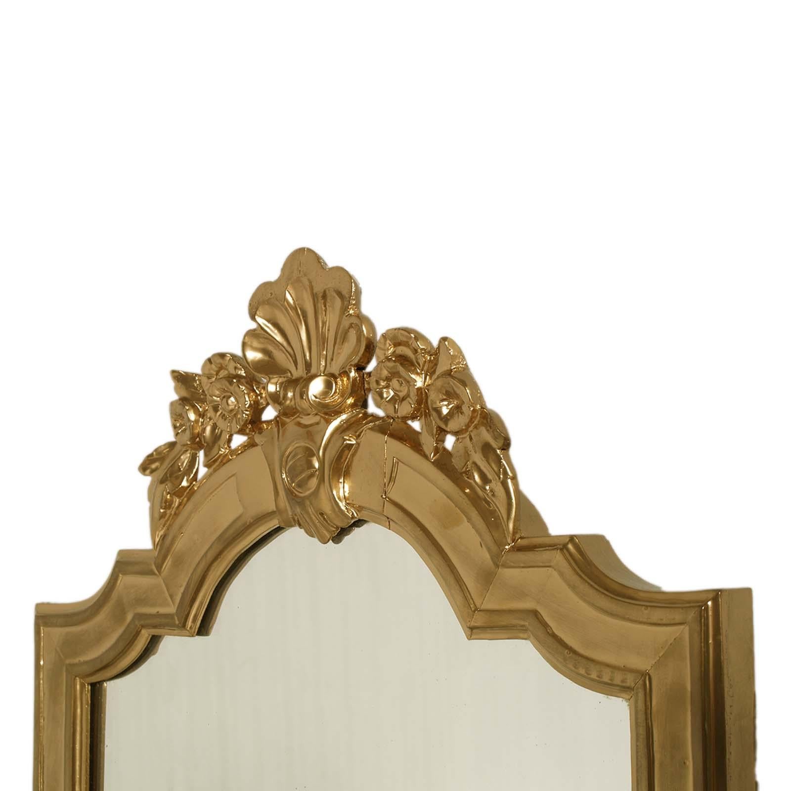 Italian 18th Century Italy Hand-Carved Gilt Walnut Gold Leaf Baroque Wall Mirror For Sale